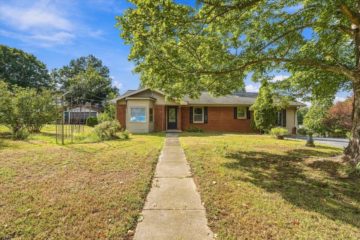 403 Walnut Drive — photo