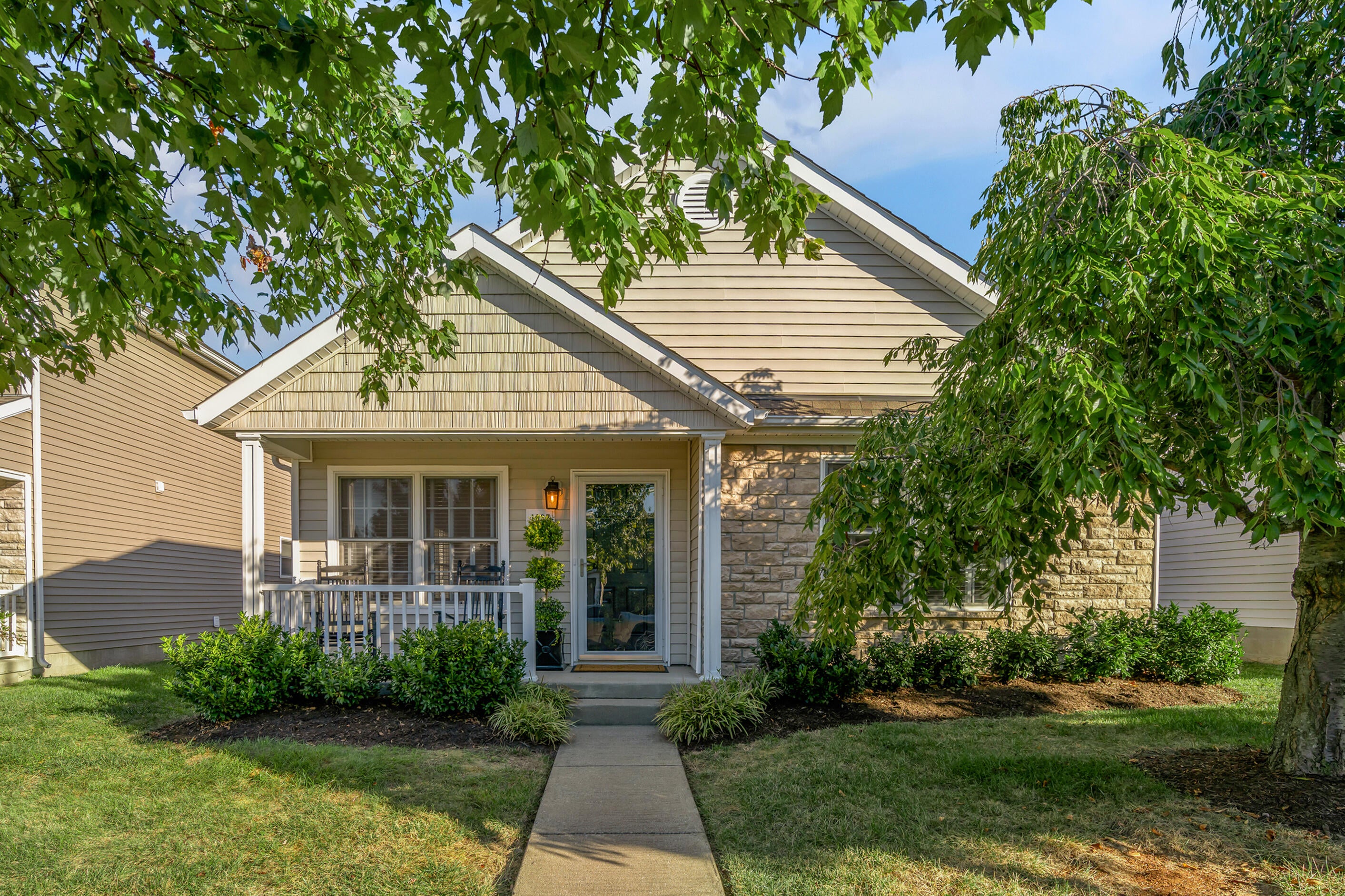 1037 Lemon Rue Way — photo