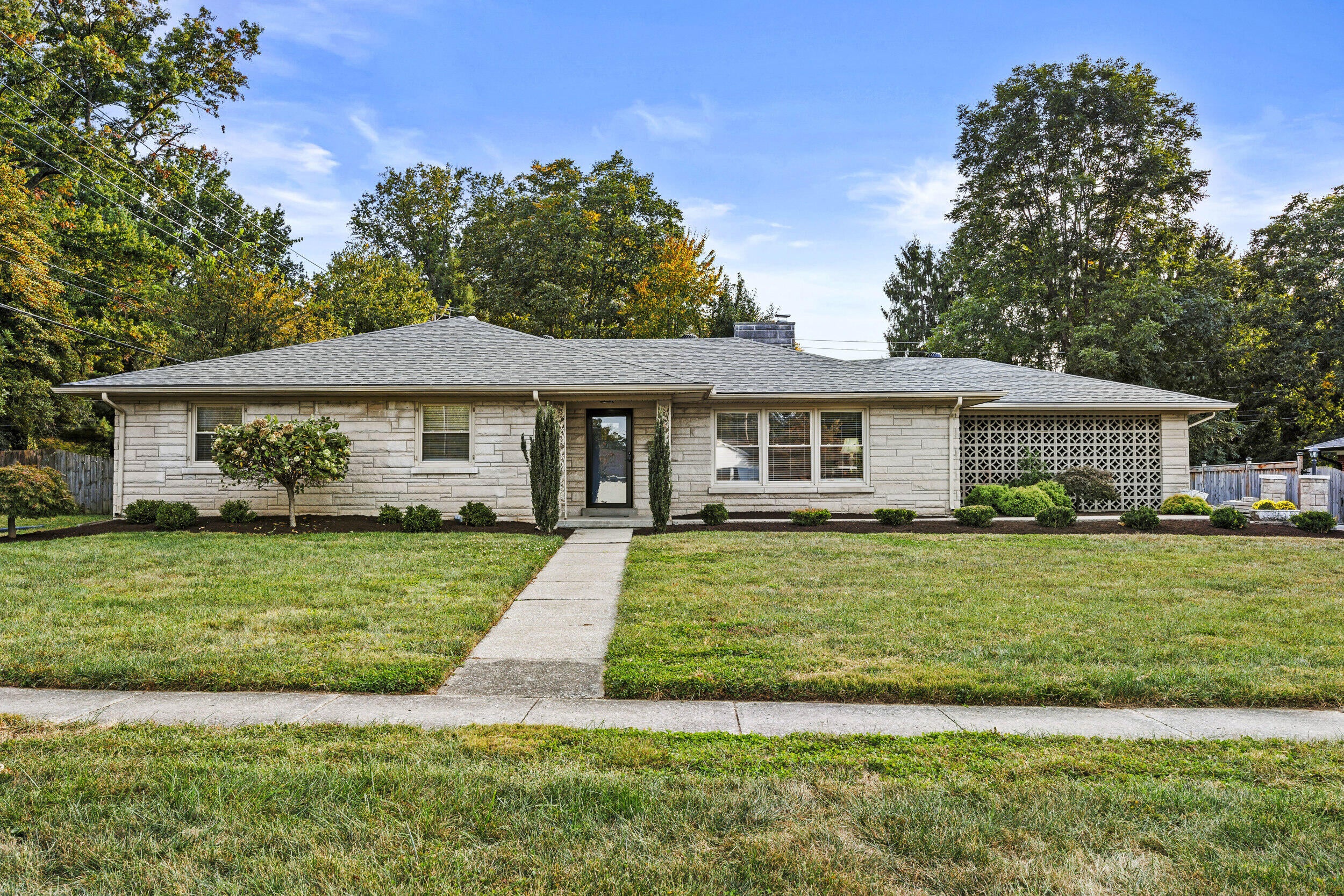 1172 Lane Allen Road — photo