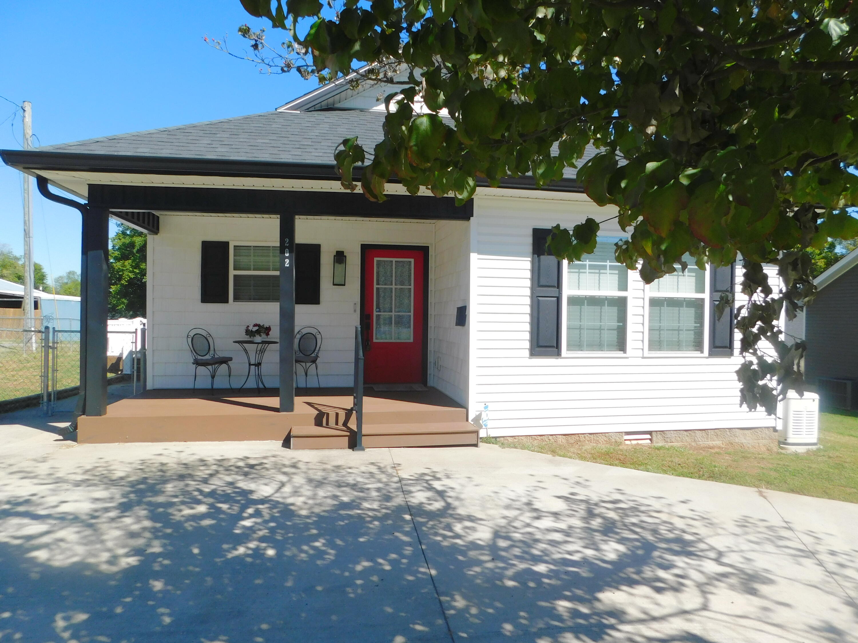 202 W Legion Drive — photo