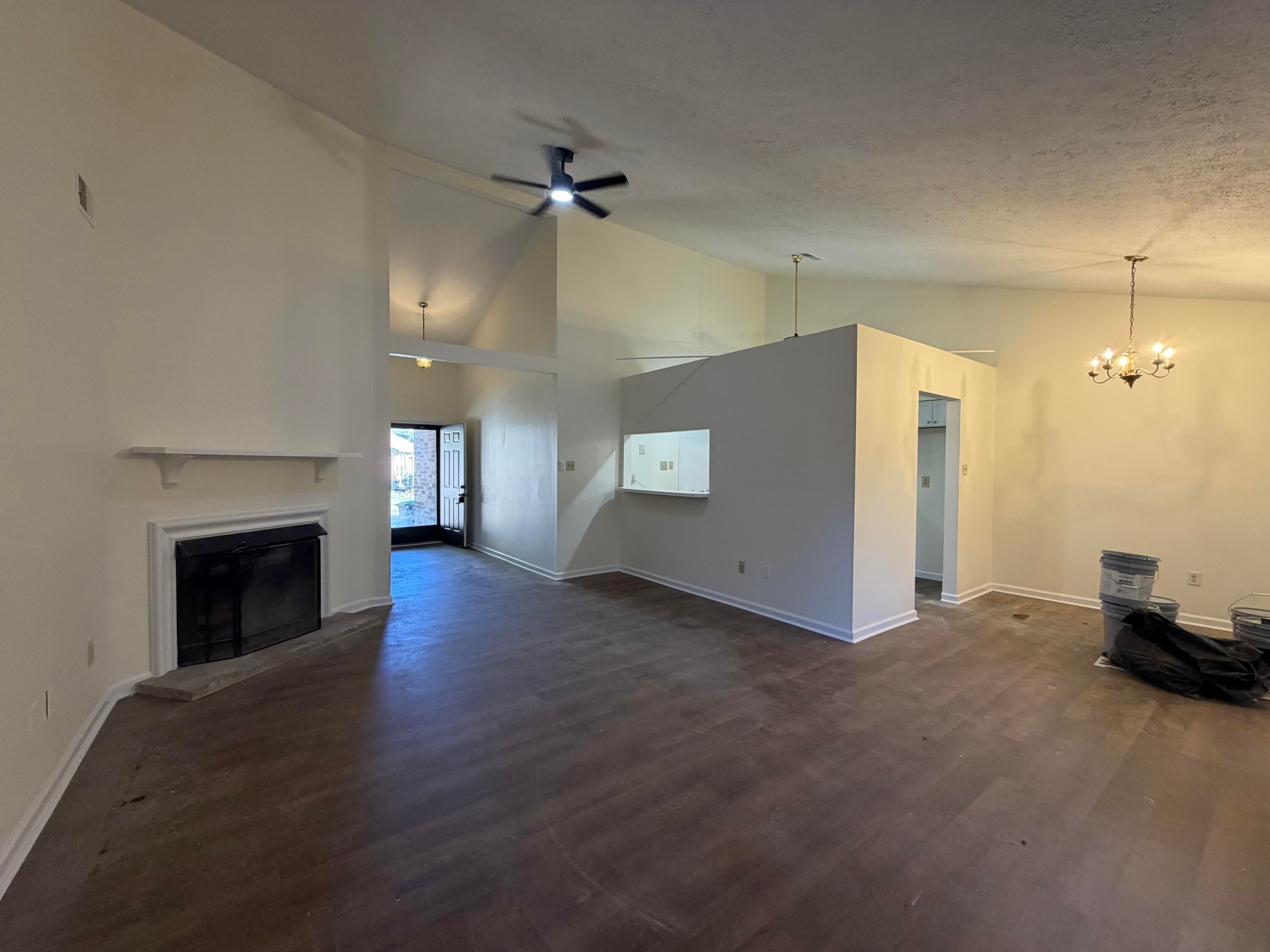 1584 Springfield Drive — photo