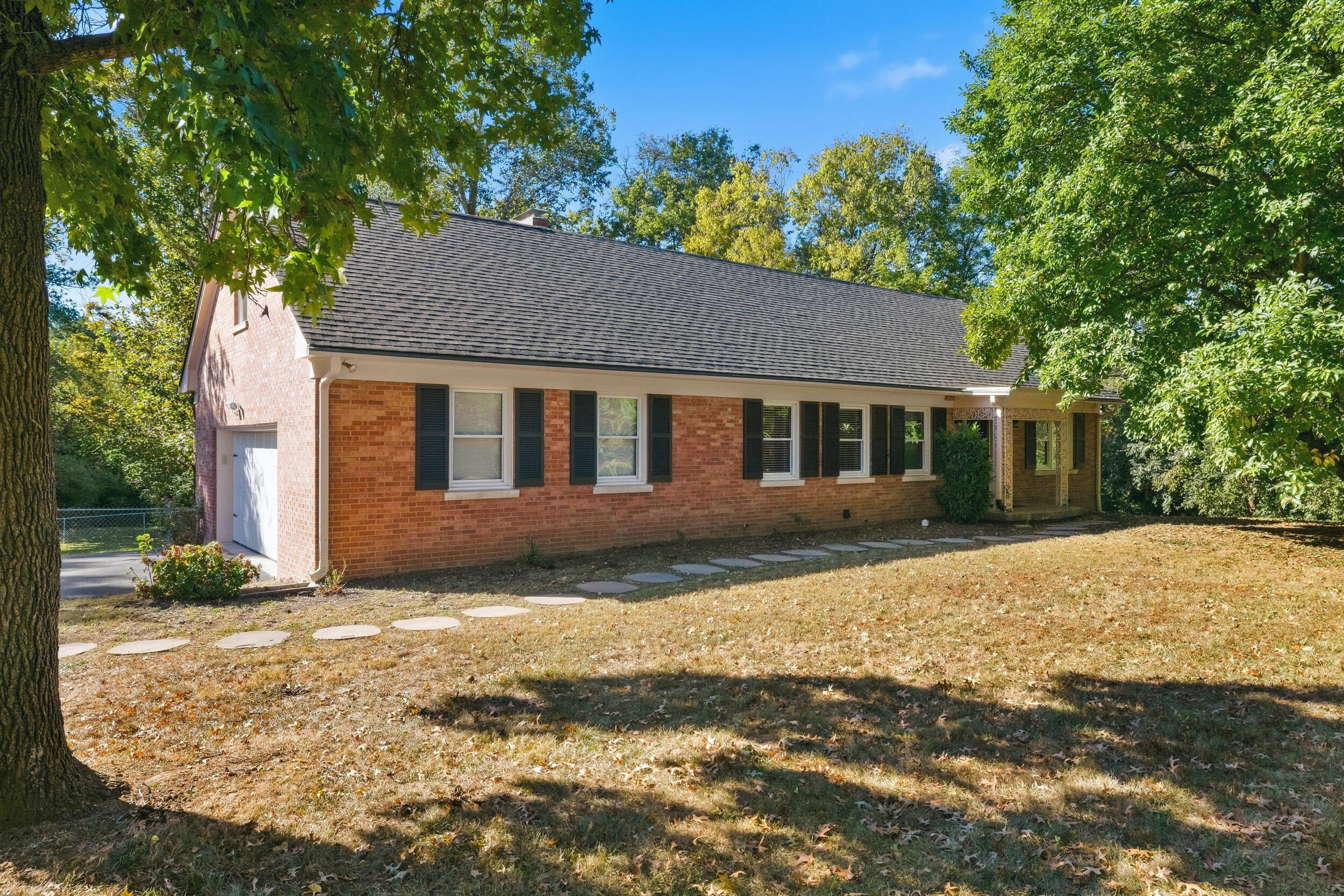 2516 Versailles Road — photo