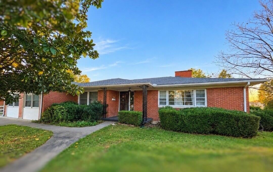 106 Chestnut Court — photo