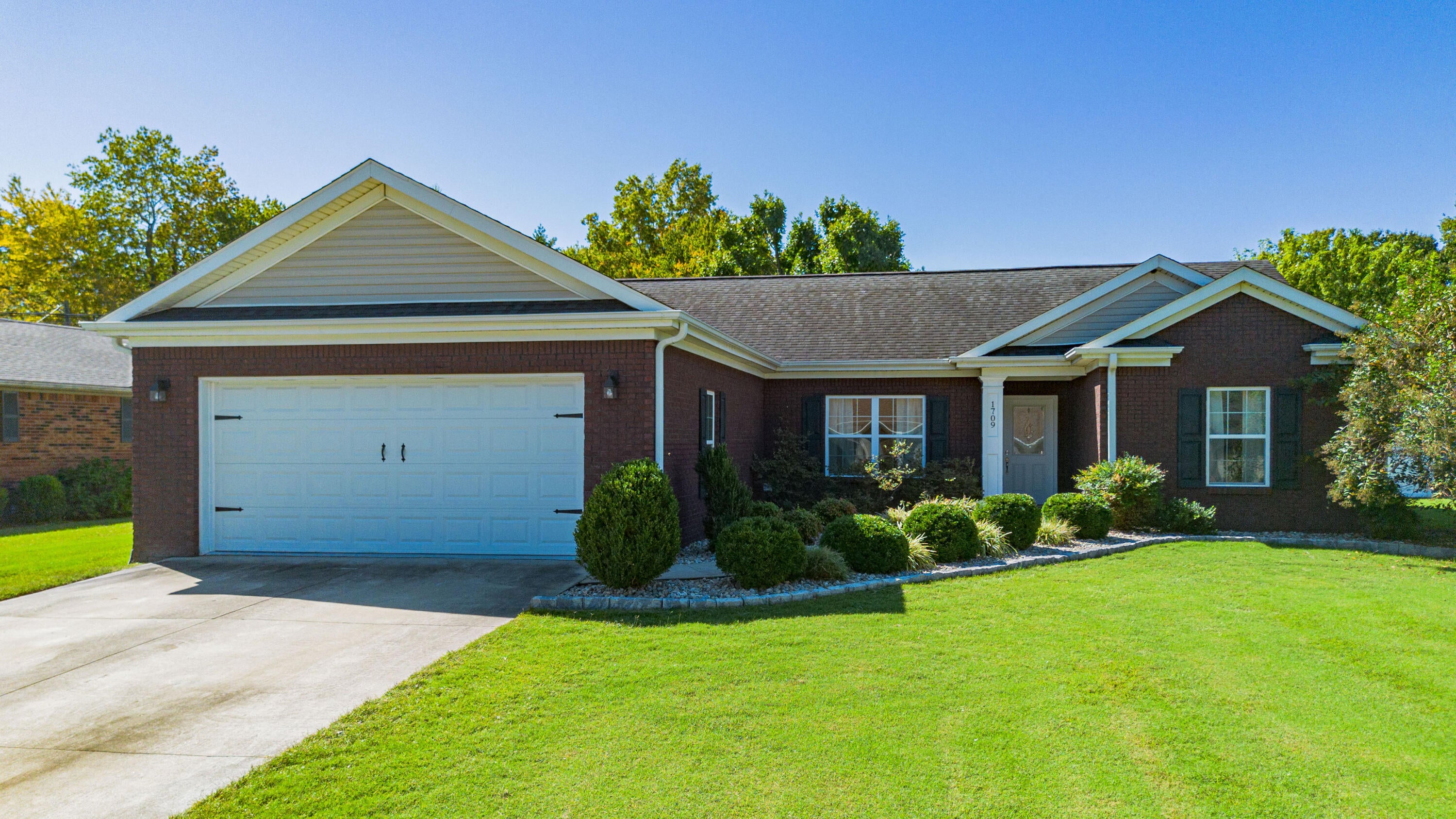 1709 Holiday Drive — photo