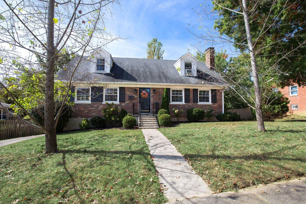 1026 Claiborne Way — photo