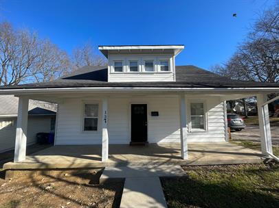 137 Locust Avenue — photo