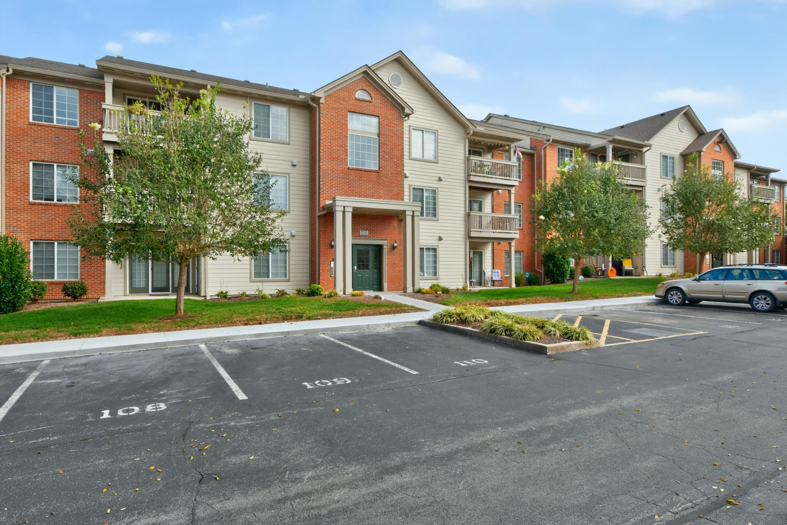 600 Vincent Way 4305 — photo
