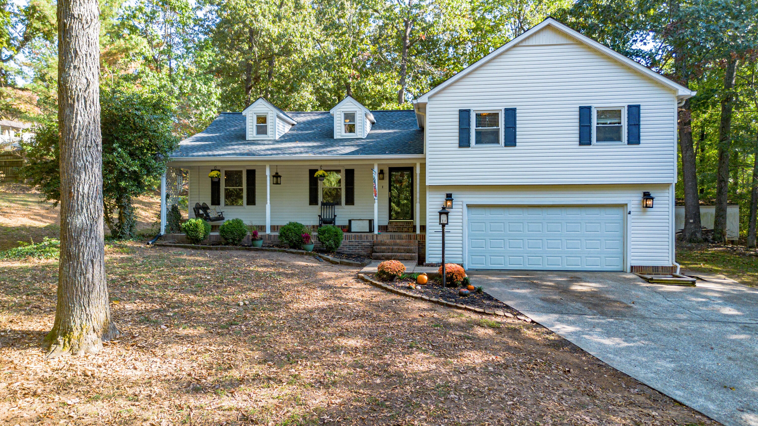 222 Sir Charles Court — photo