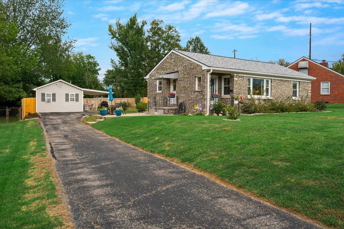 2206 Circle Drive — photo