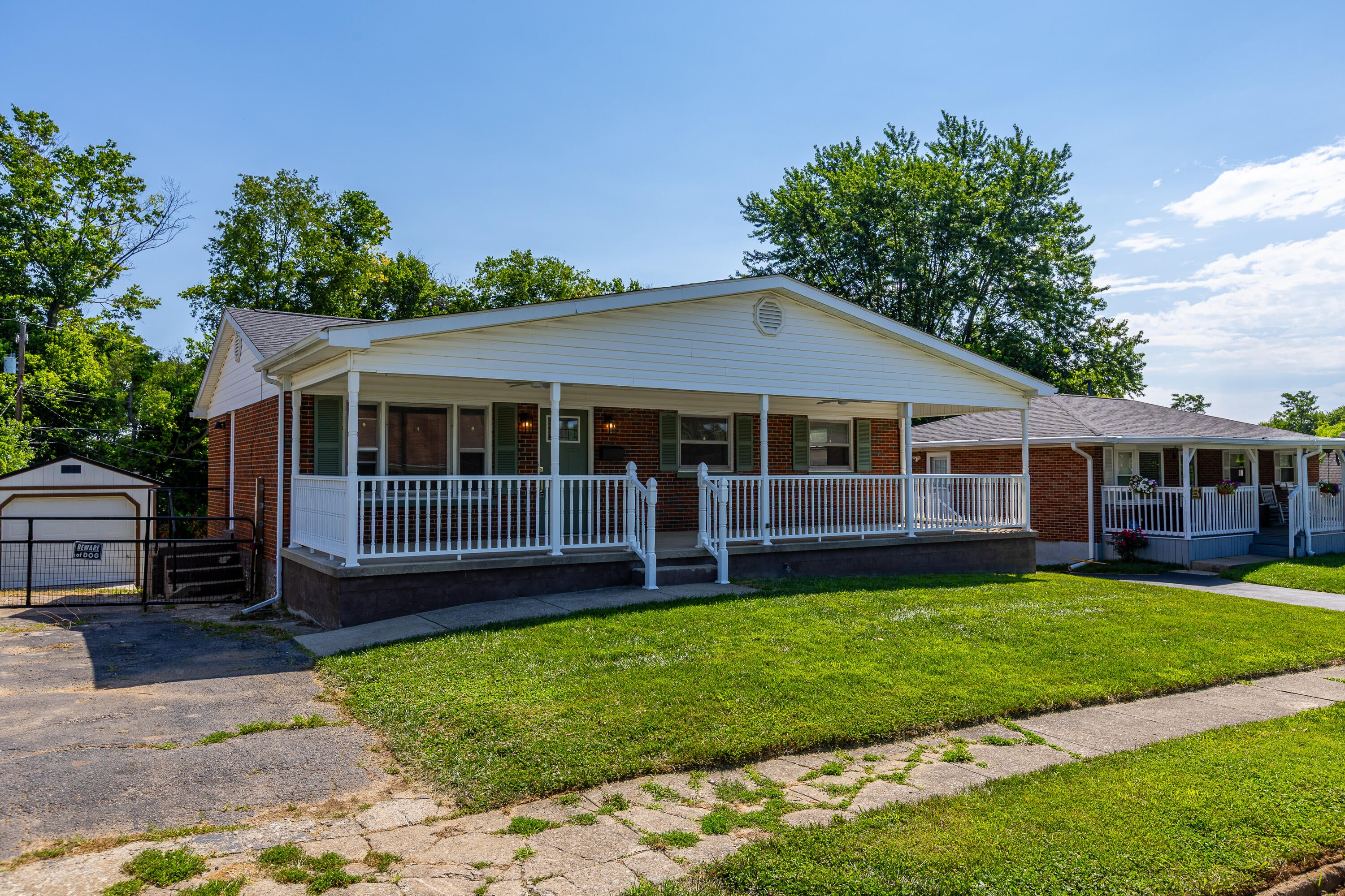 735 Eden Court — photo