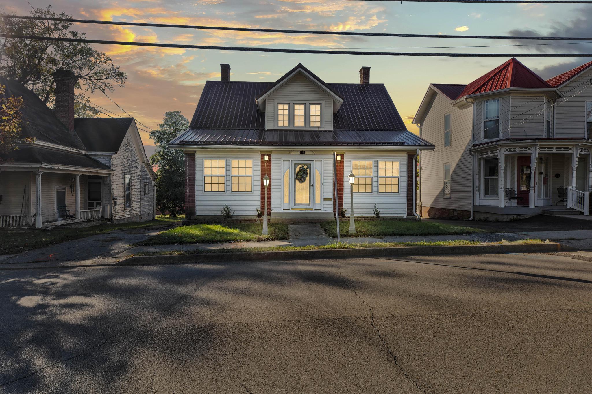 116 E High Street — photo