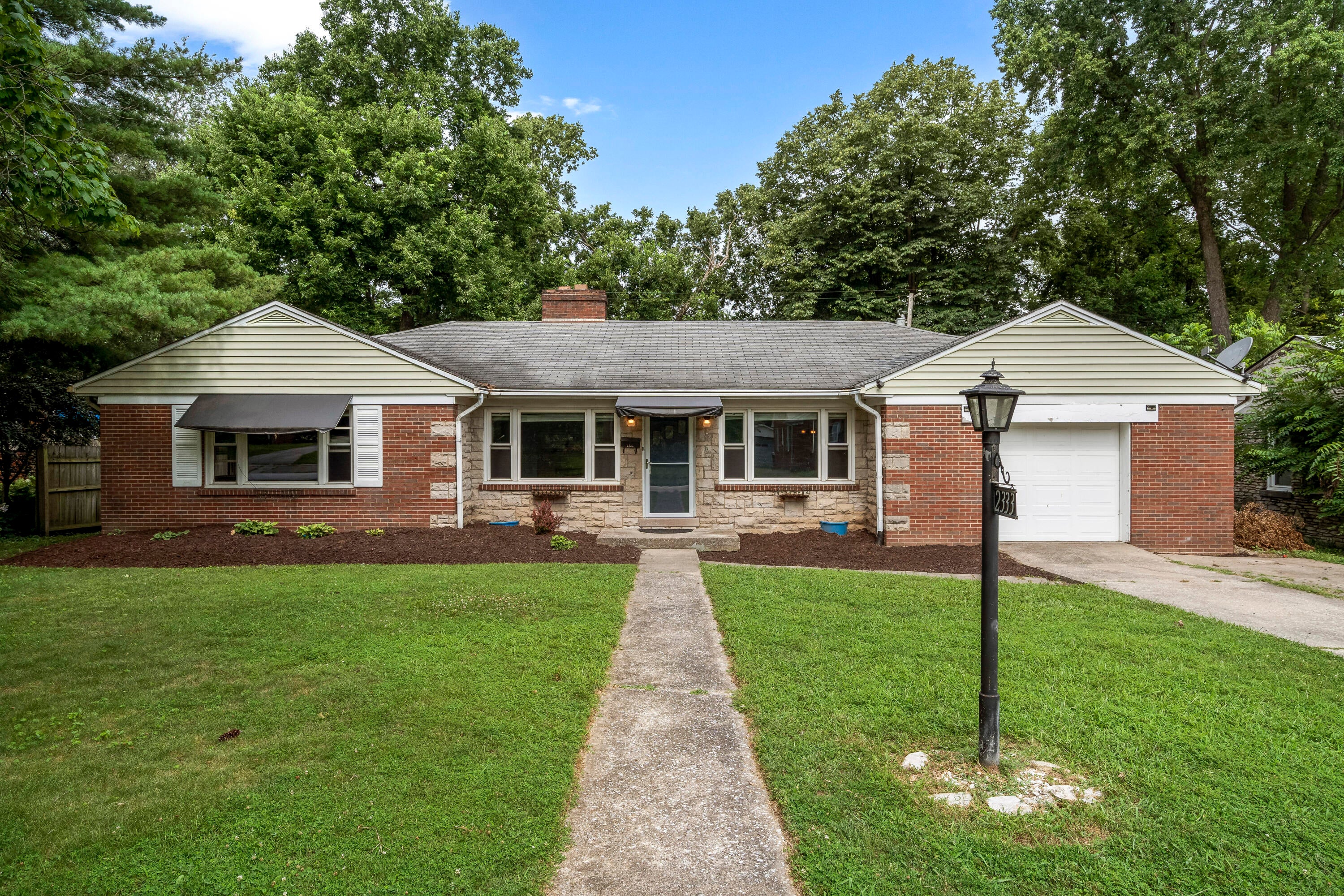 2333 Southview Drive — photo