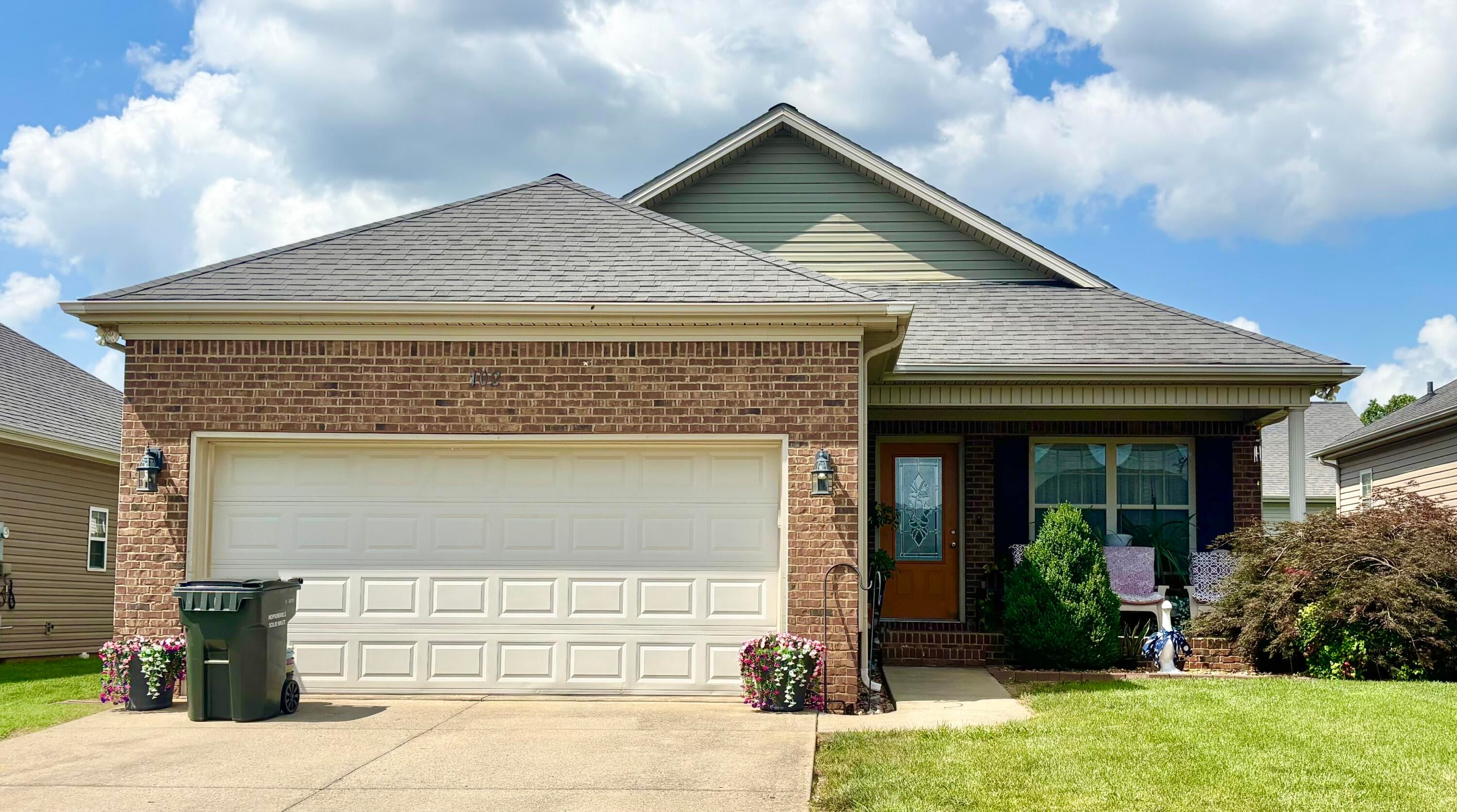102 Saddlebrook Court — photo
