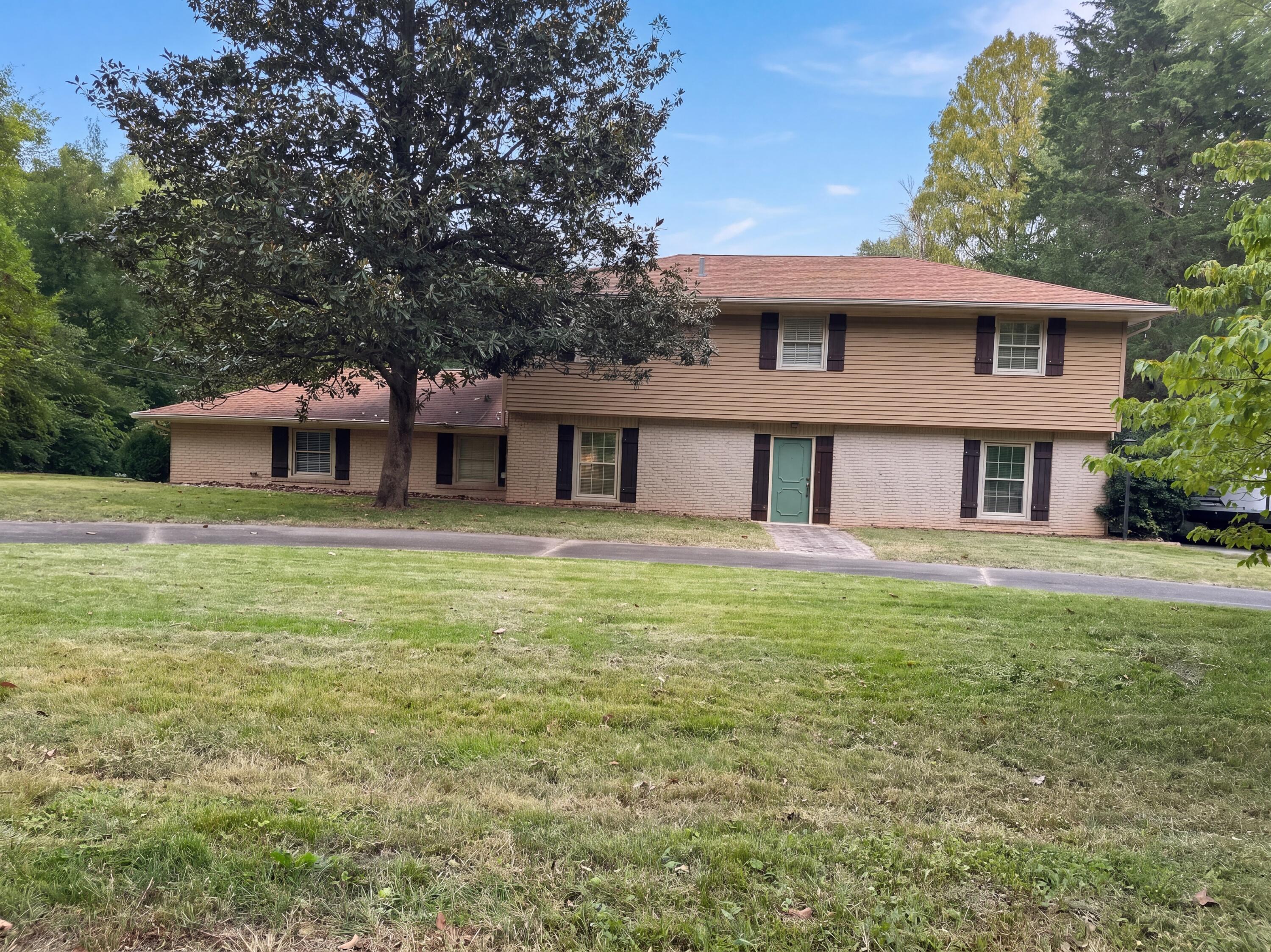 592 Woodland Drive — photo