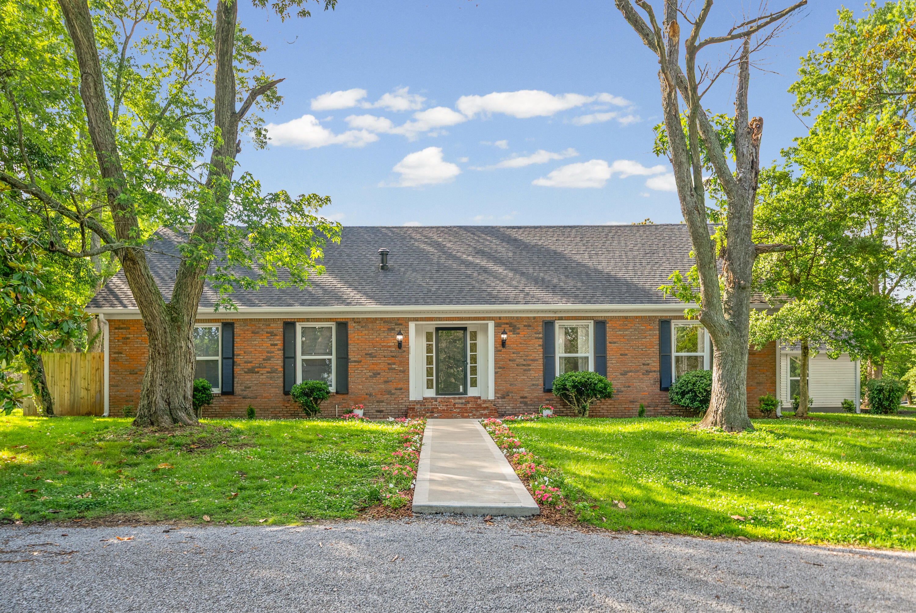 635 Country Club Lane — photo