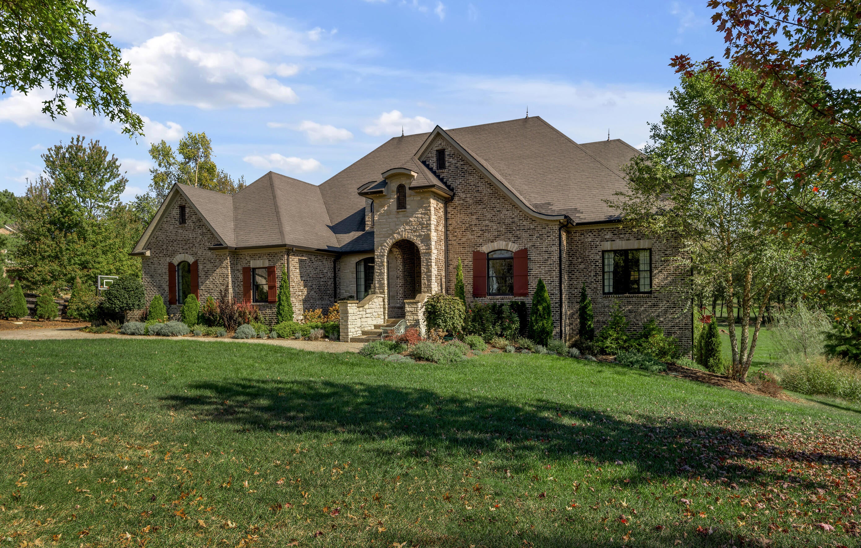 225 Golf Club Drive — photo