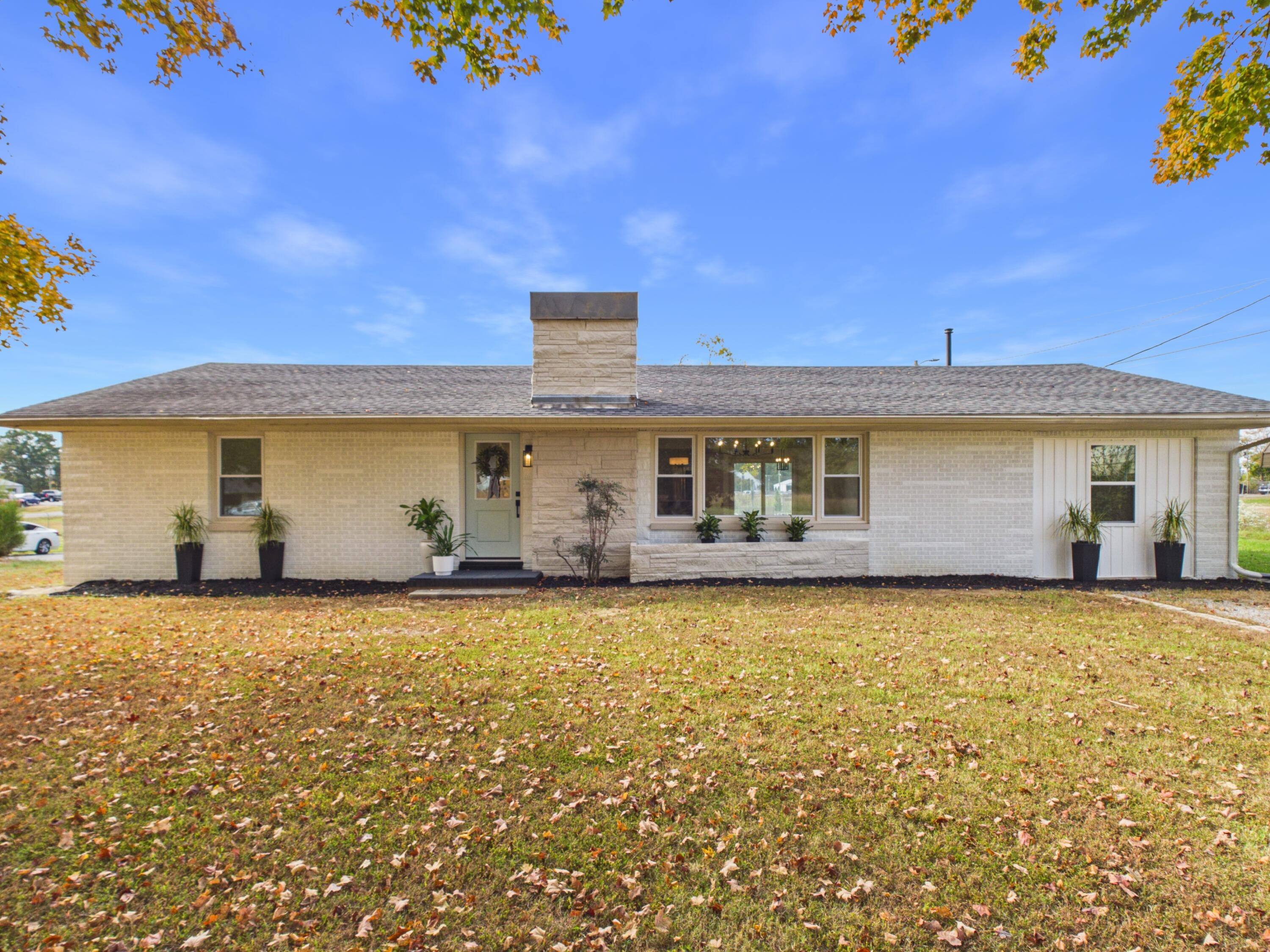 725 Radio Road — photo