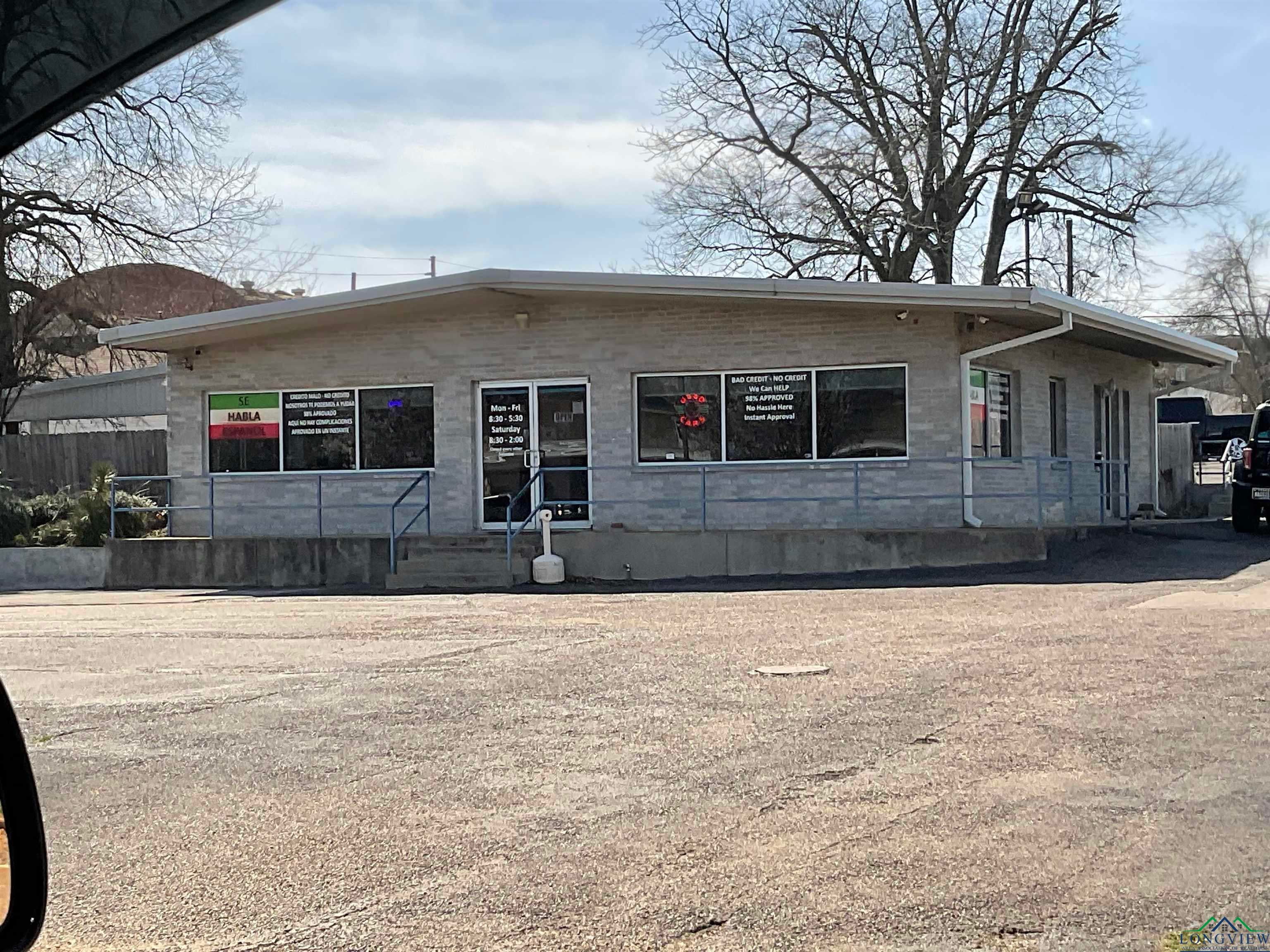 208 E Grand Ave — photo