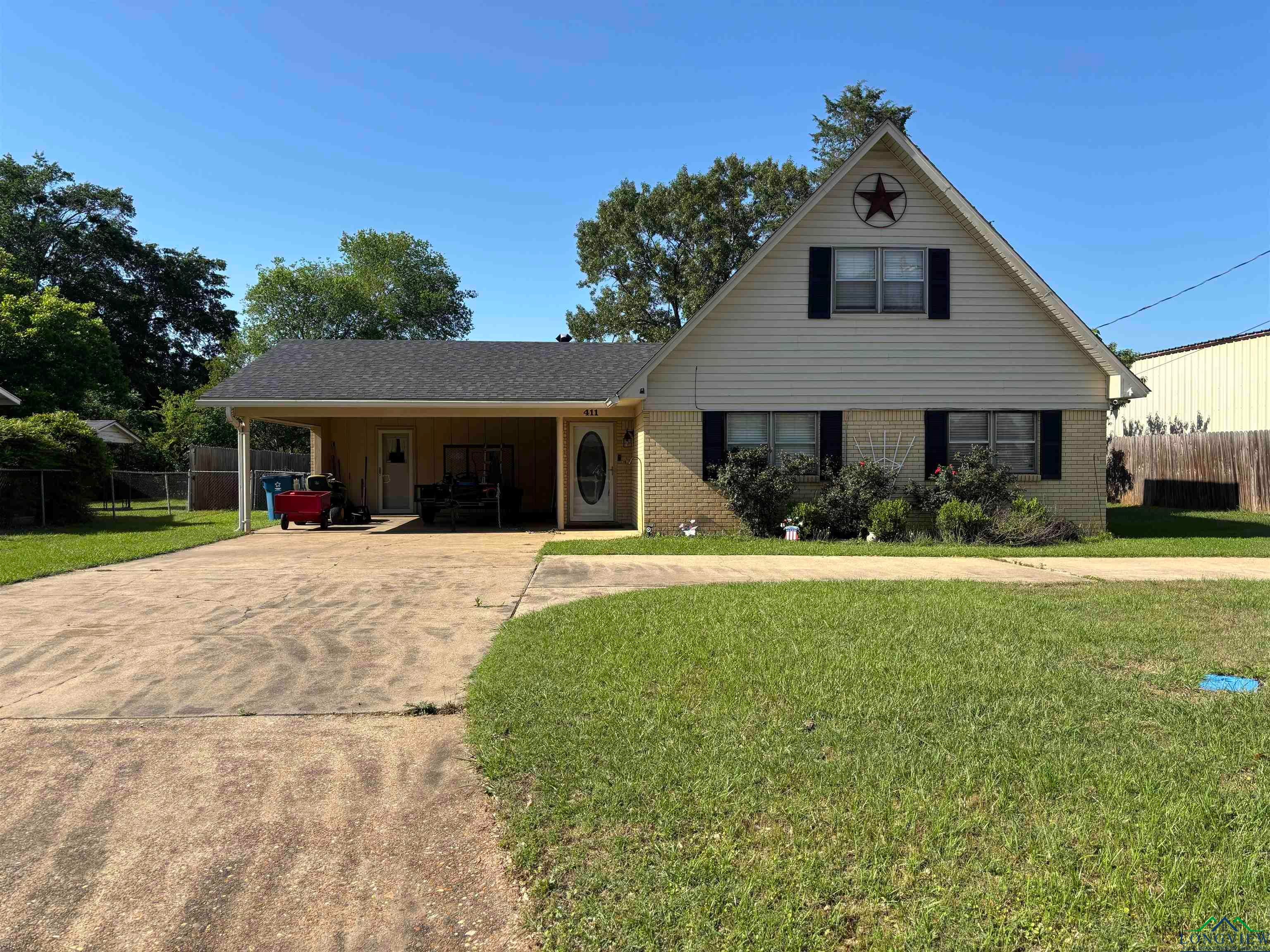 411 E Carolanne Blvd — photo