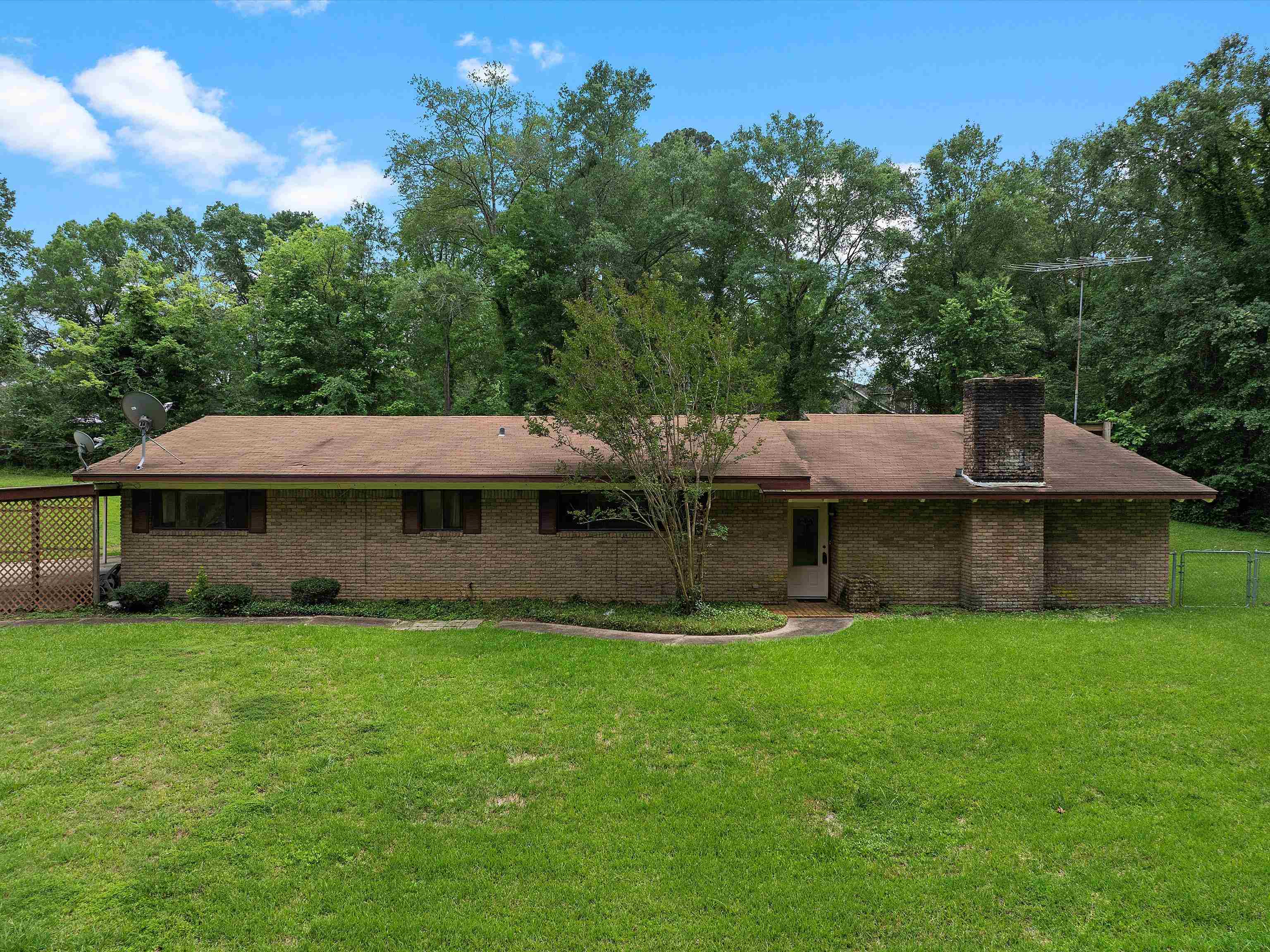 1320 Pinehill Drive — photo