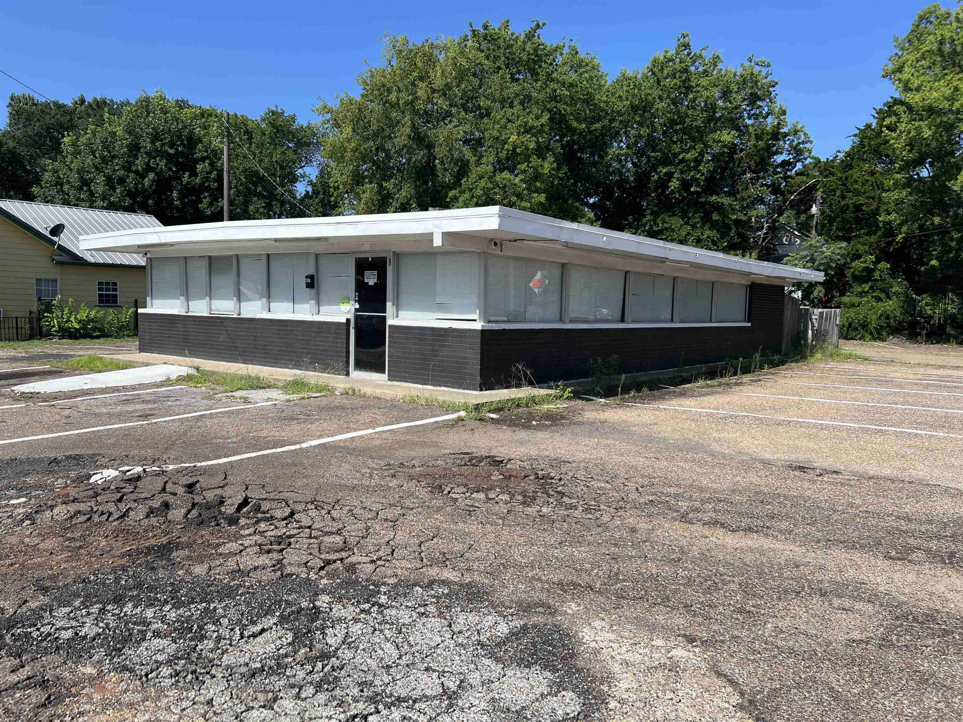 401 S Mobberly Avenue — photo