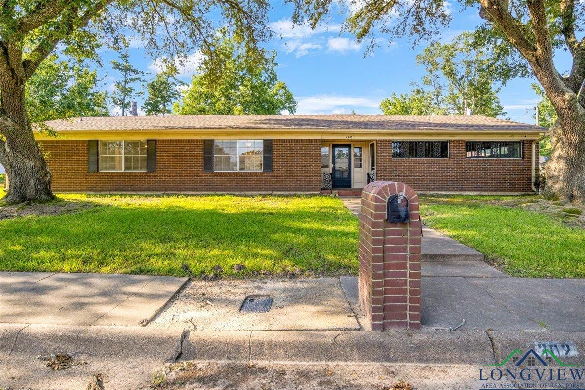 1302 Slaydon — photo
