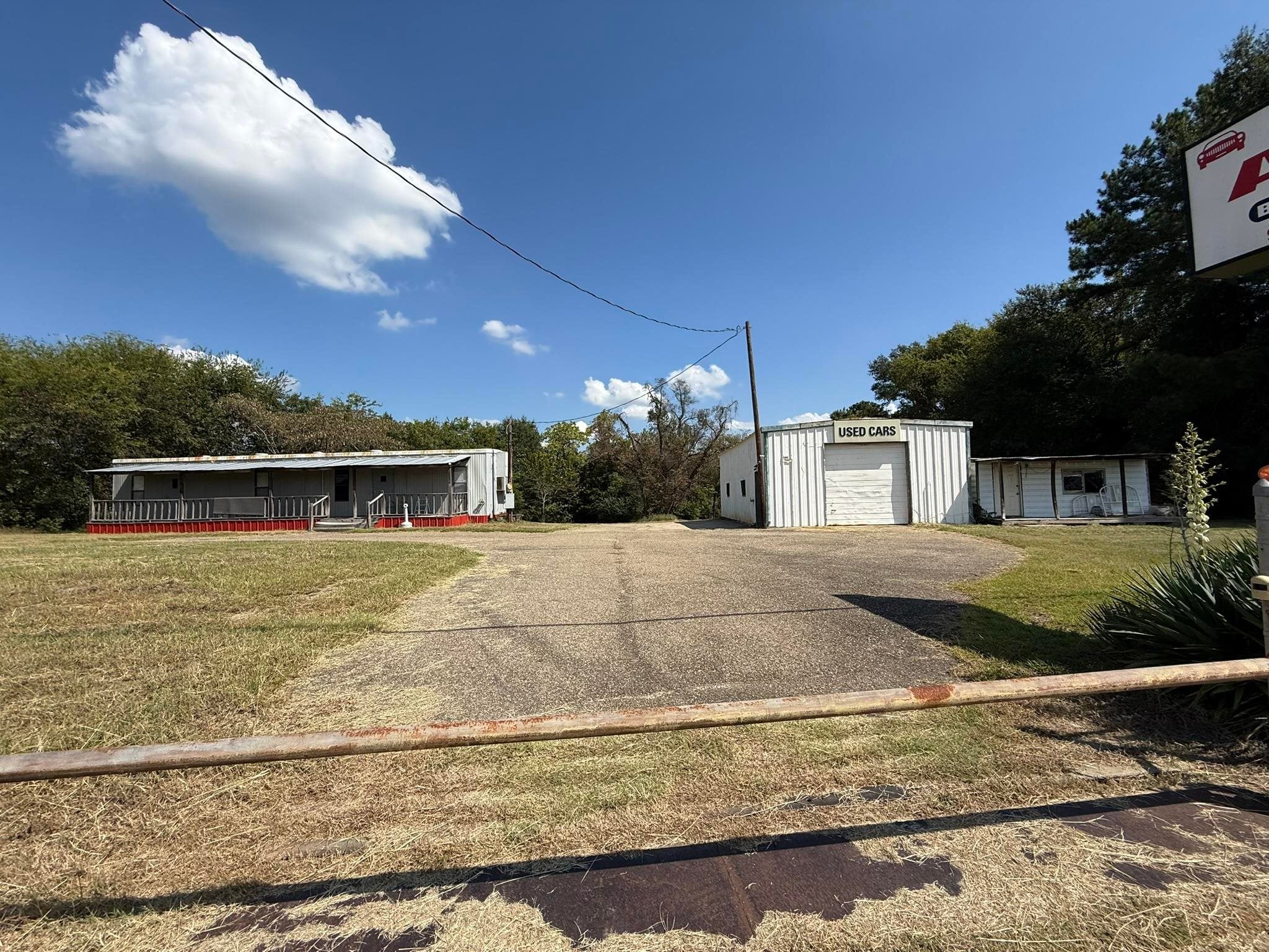 7811 S US Hwy 271 — photo