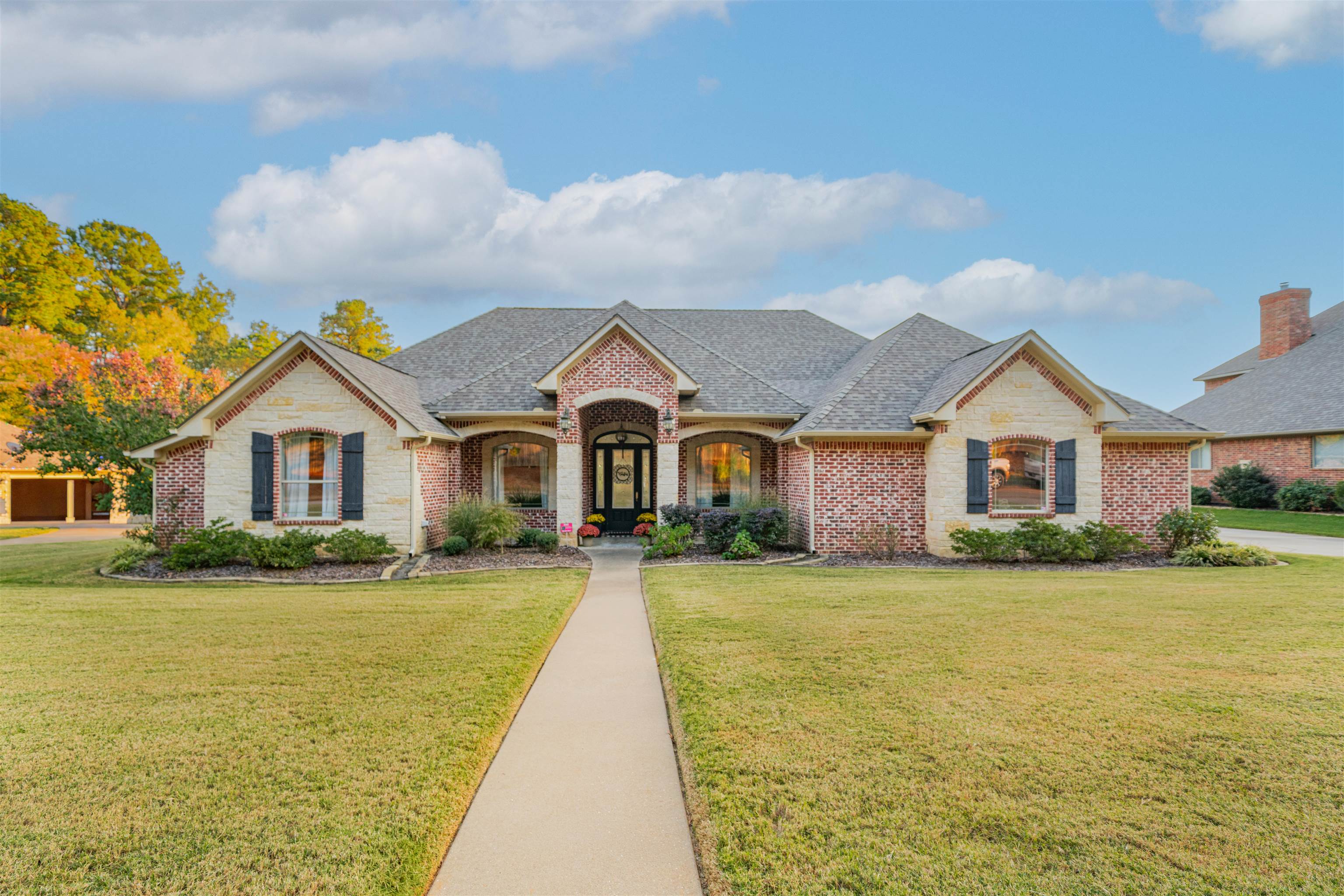 111 Rutland Dr — photo