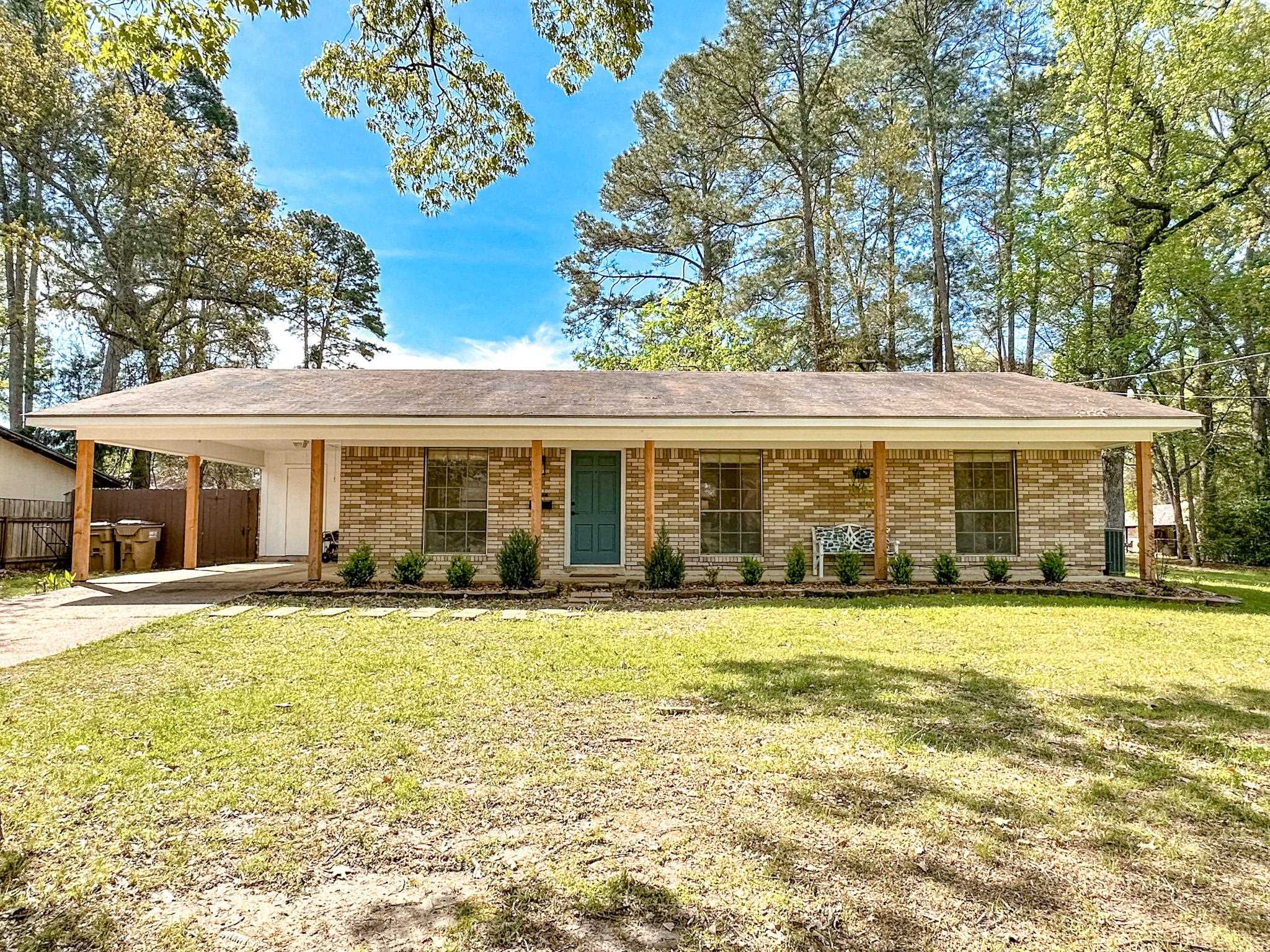 306 River Oaks Dr — photo
