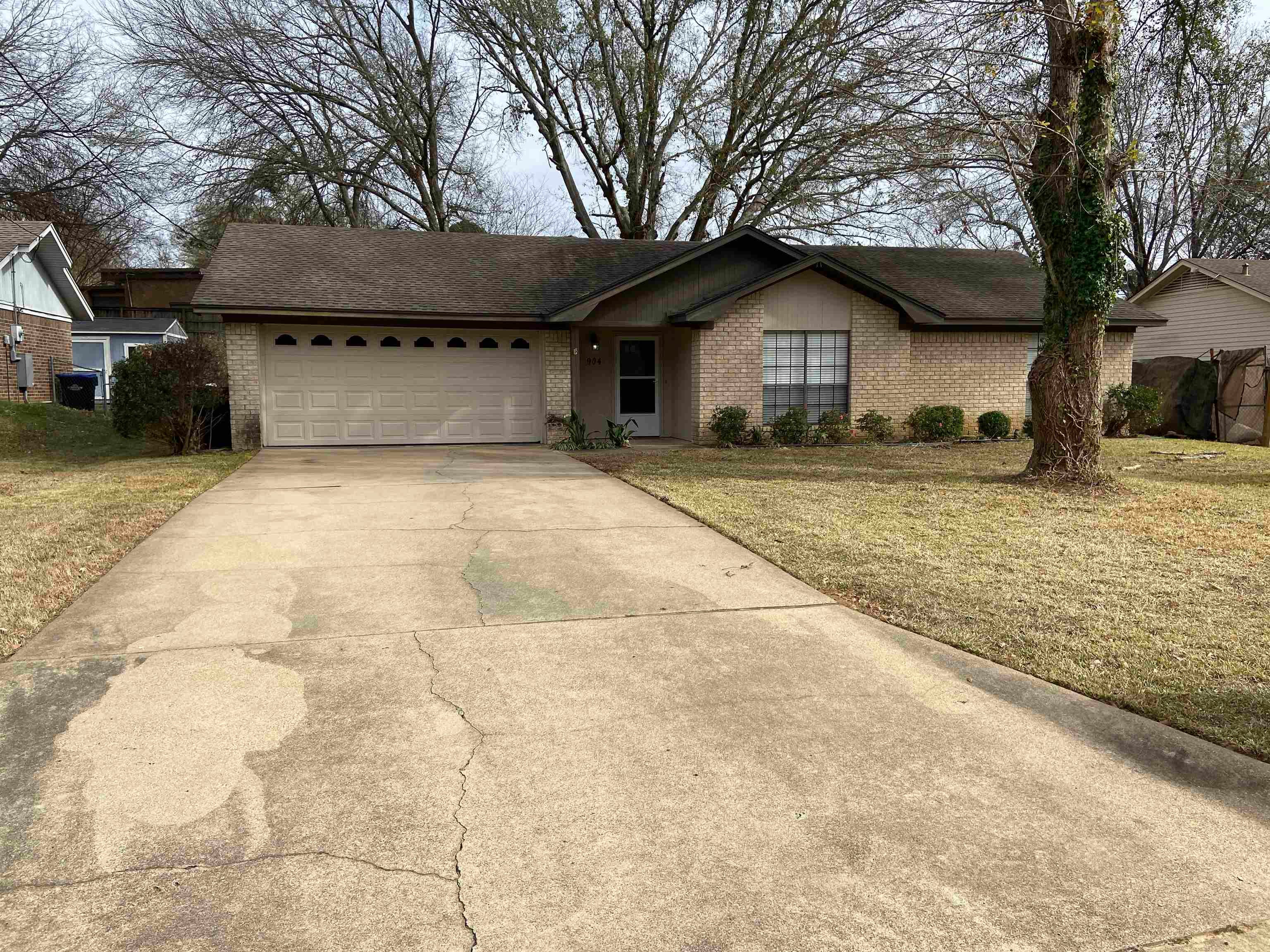 904 Victoria Dr. — photo