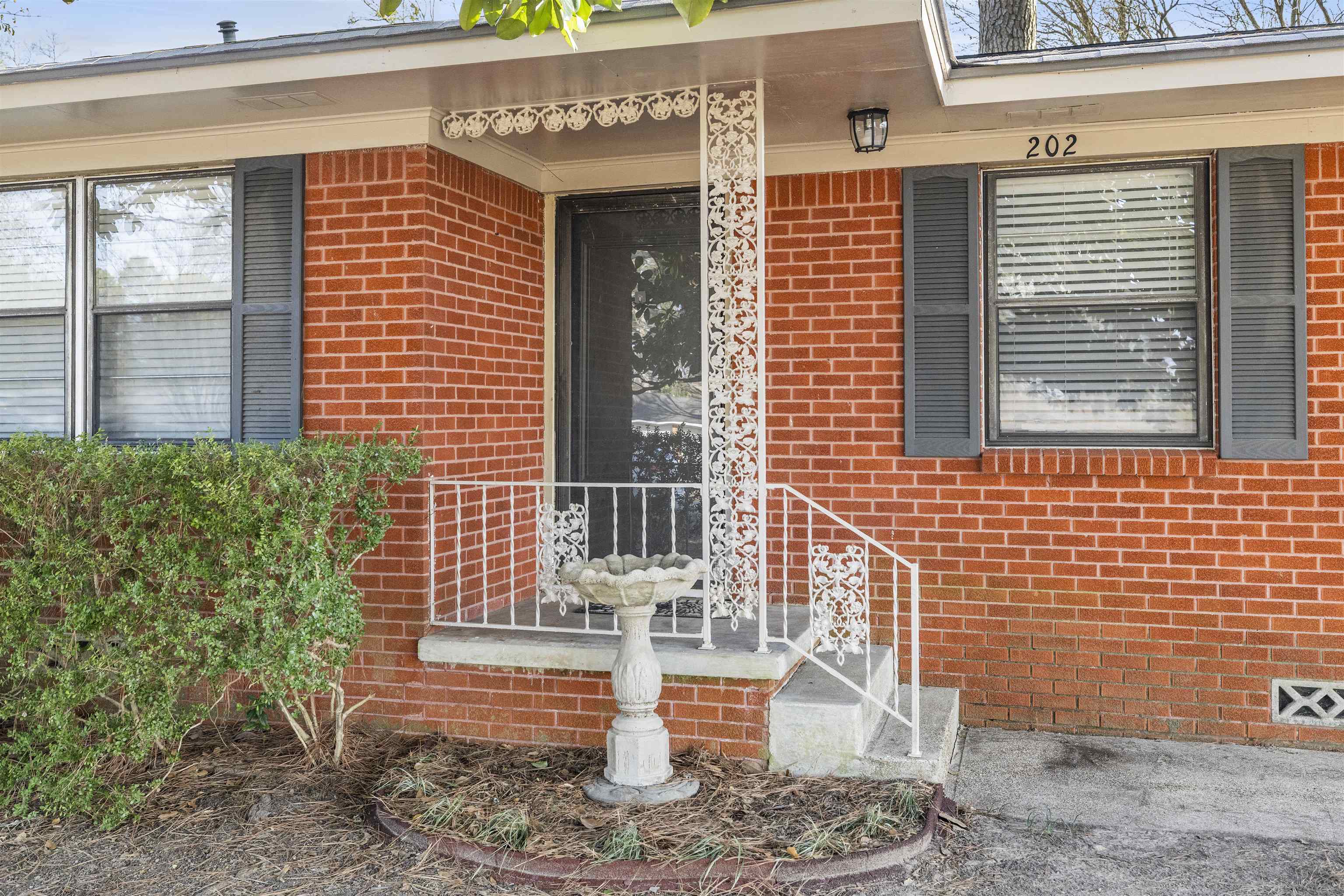 202 E Fairlane Drive, Longview, TX 75604 — photo 2