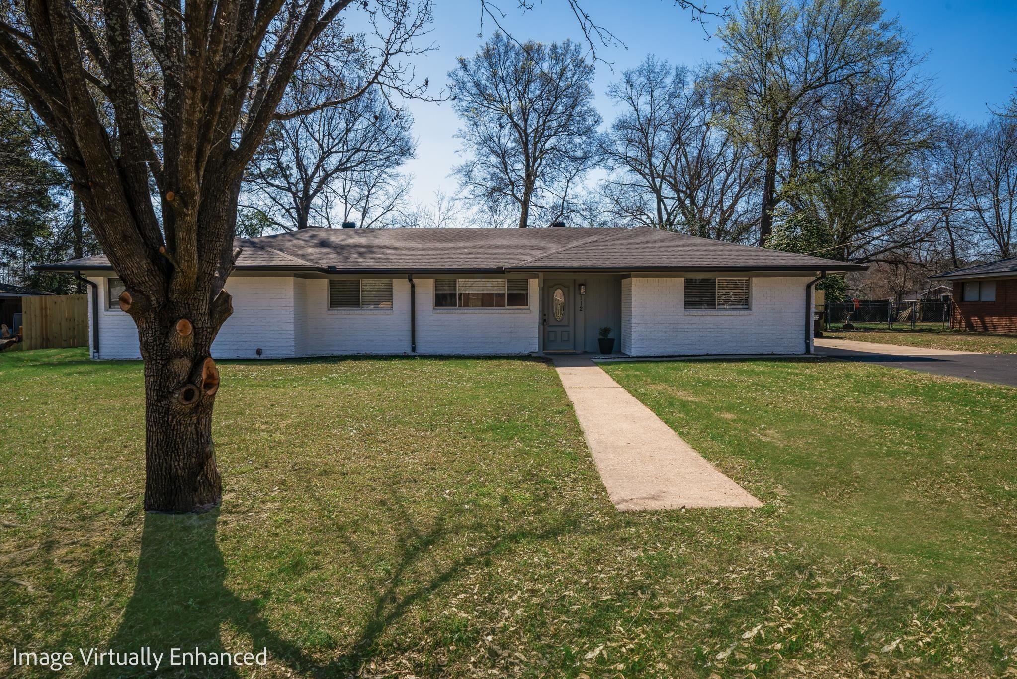 112 E Fairlane St — photo