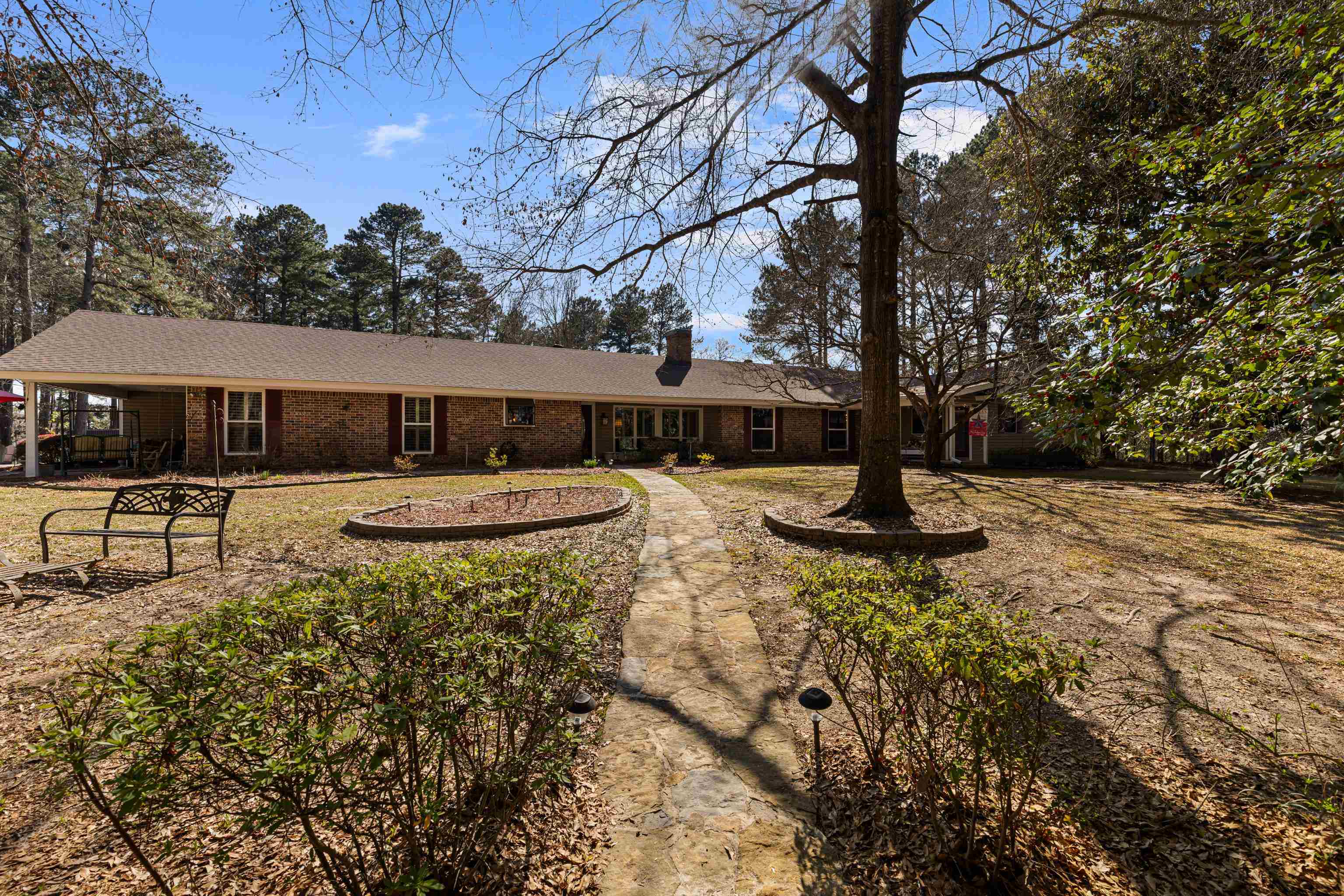 2206 E Pinecrest Drive — photo