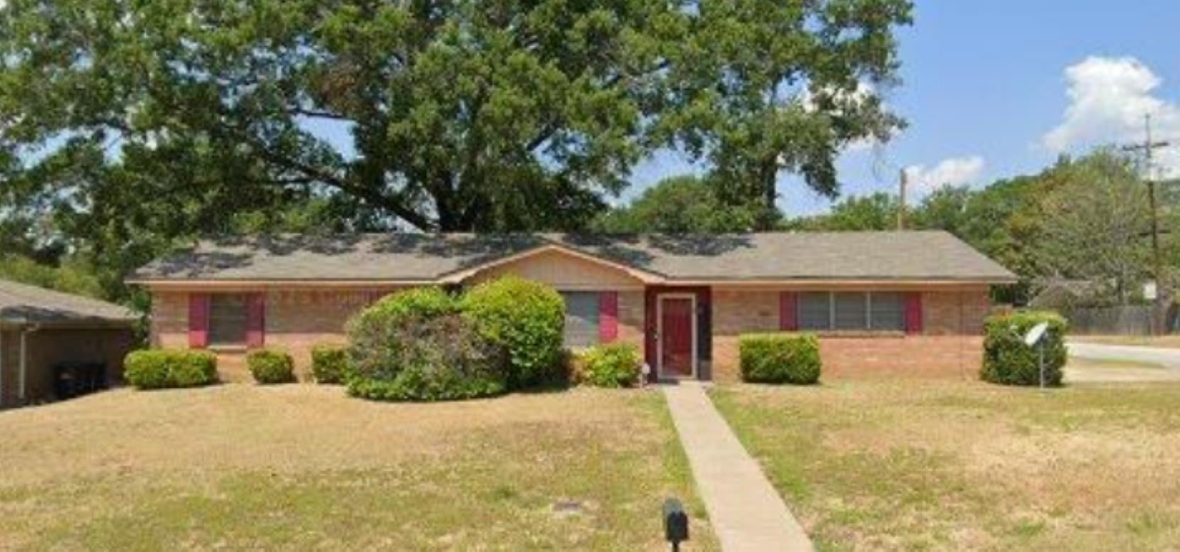 1423 Auburn Drive — photo