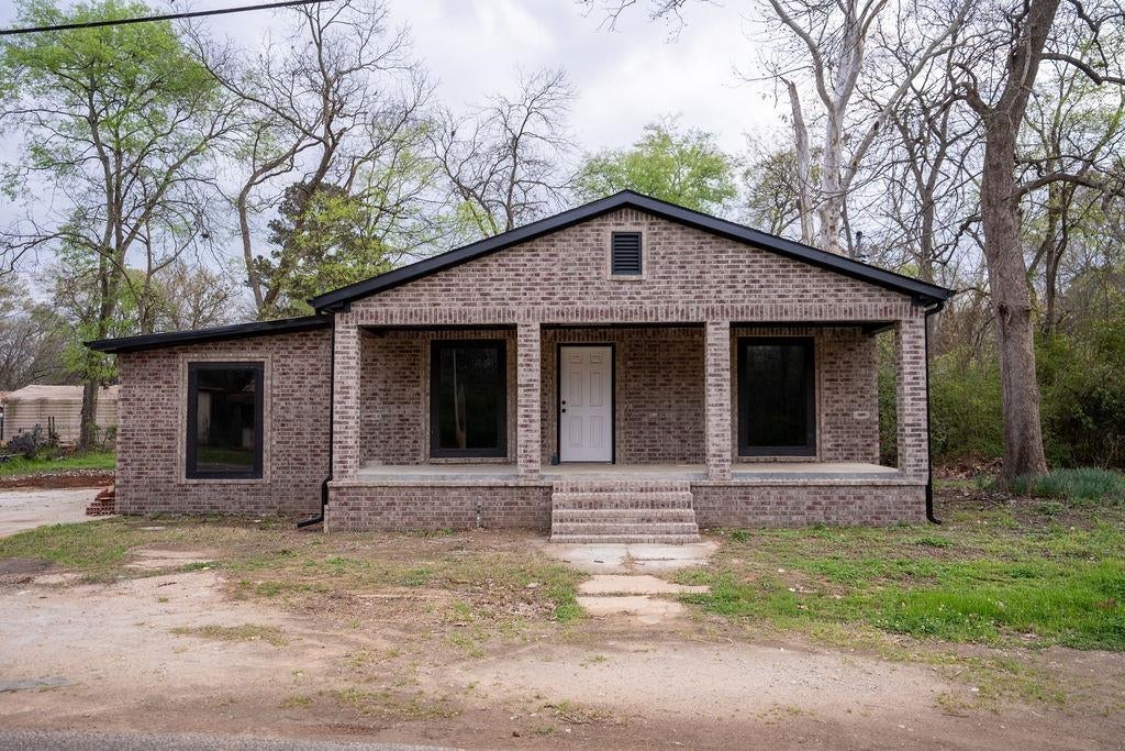 1202 W Elysian Fields Ave — photo