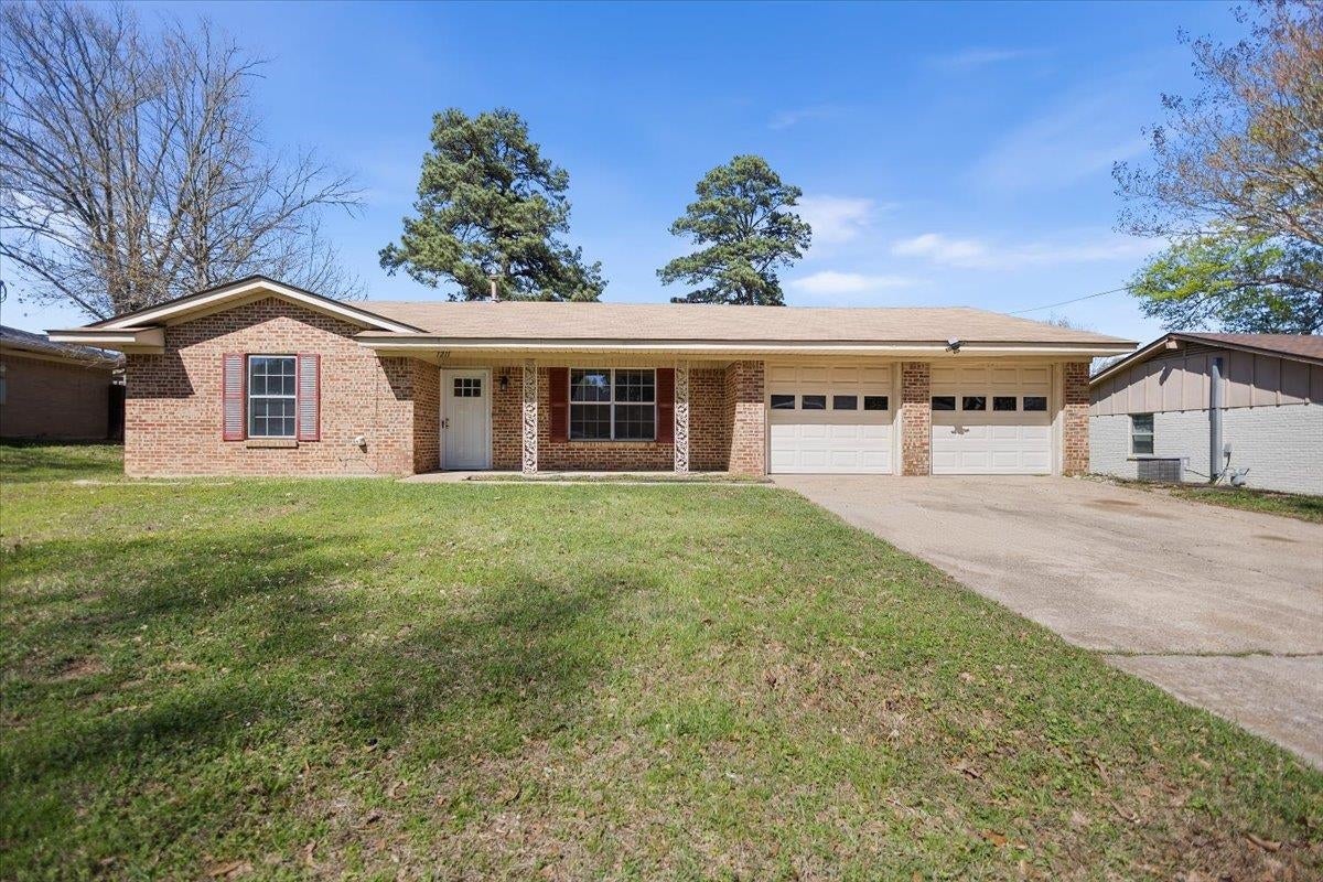 1211 Brookshire Drive — photo
