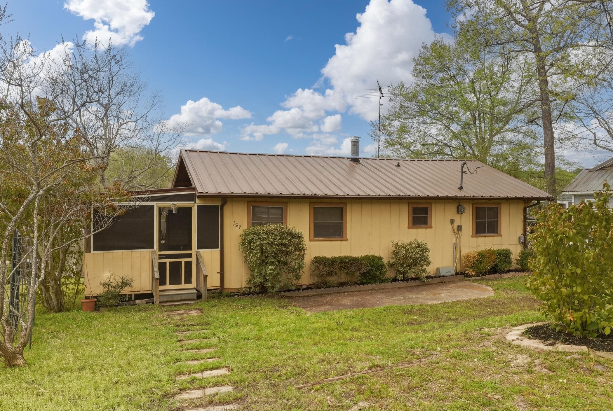 157 Naples Dr — photo