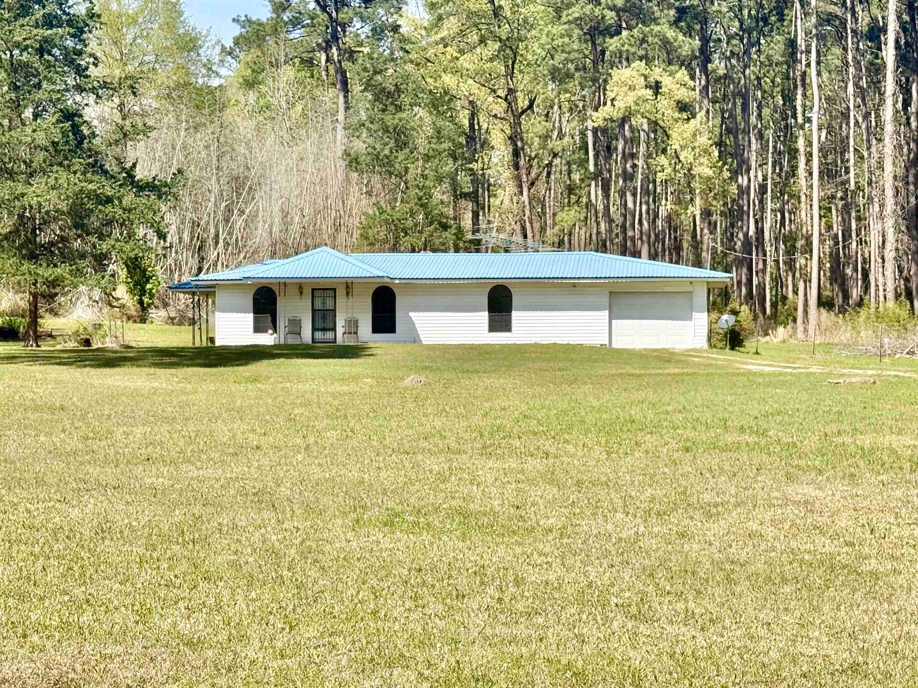 411 FM 2198 — photo