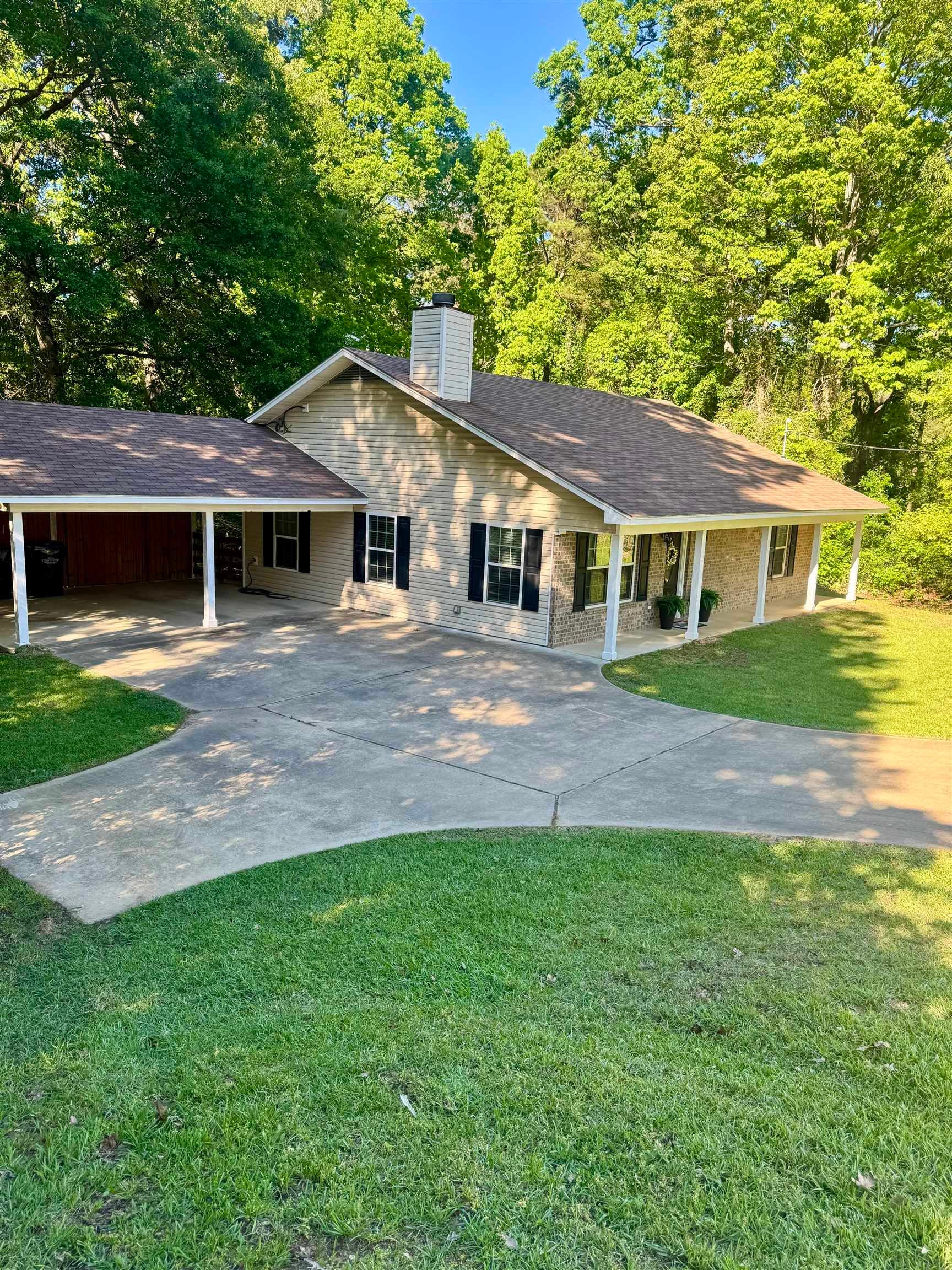 1311 Blueridge Pkwy — photo