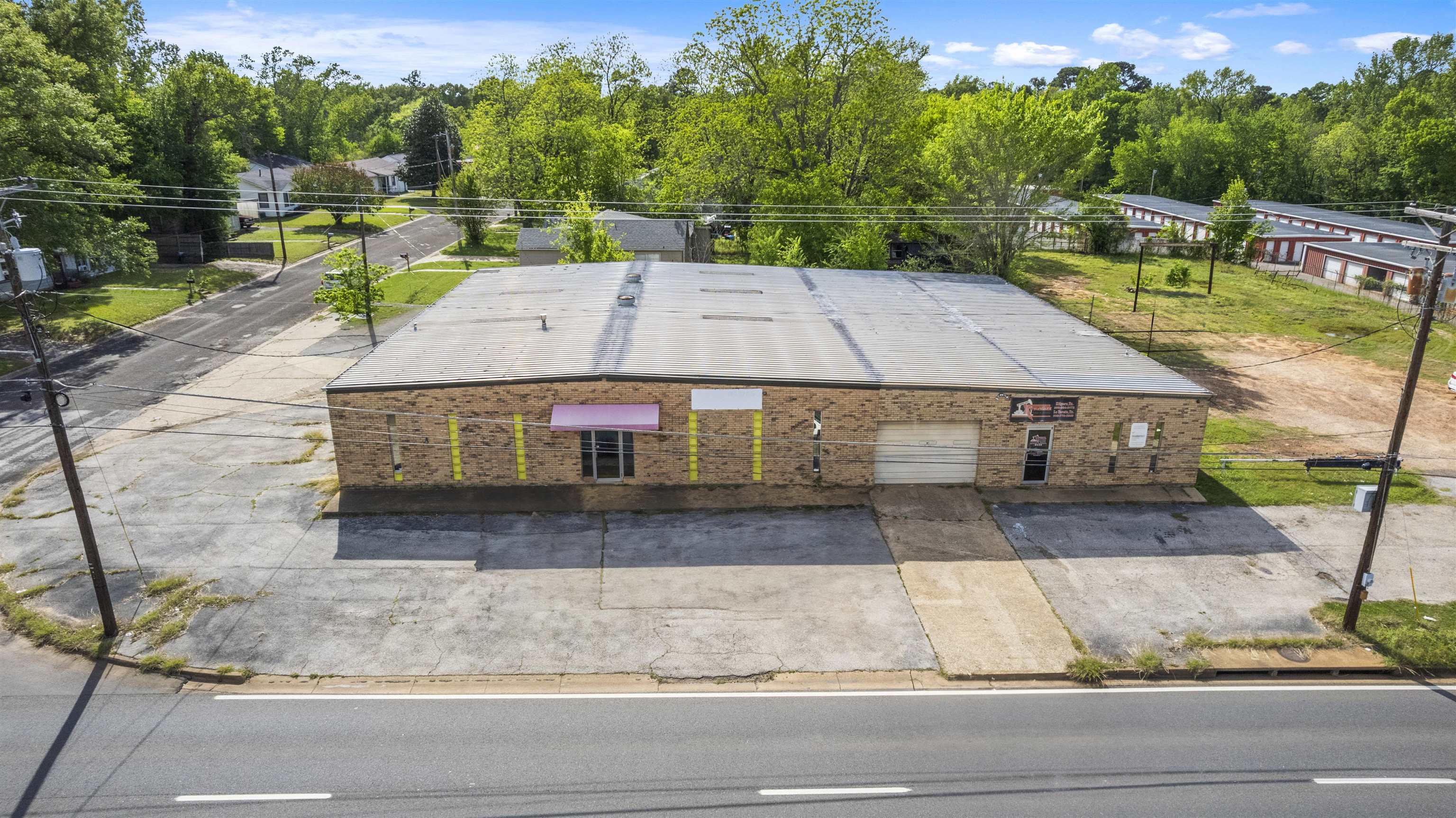 2425 & 2423 S Henderson Boulevard — photo