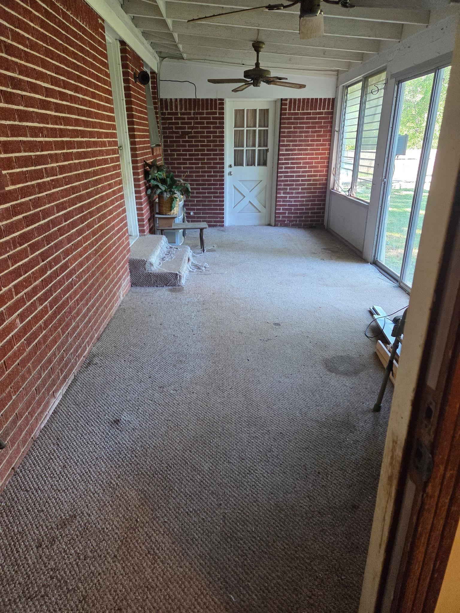 216 E Carolanne Blvd — photo