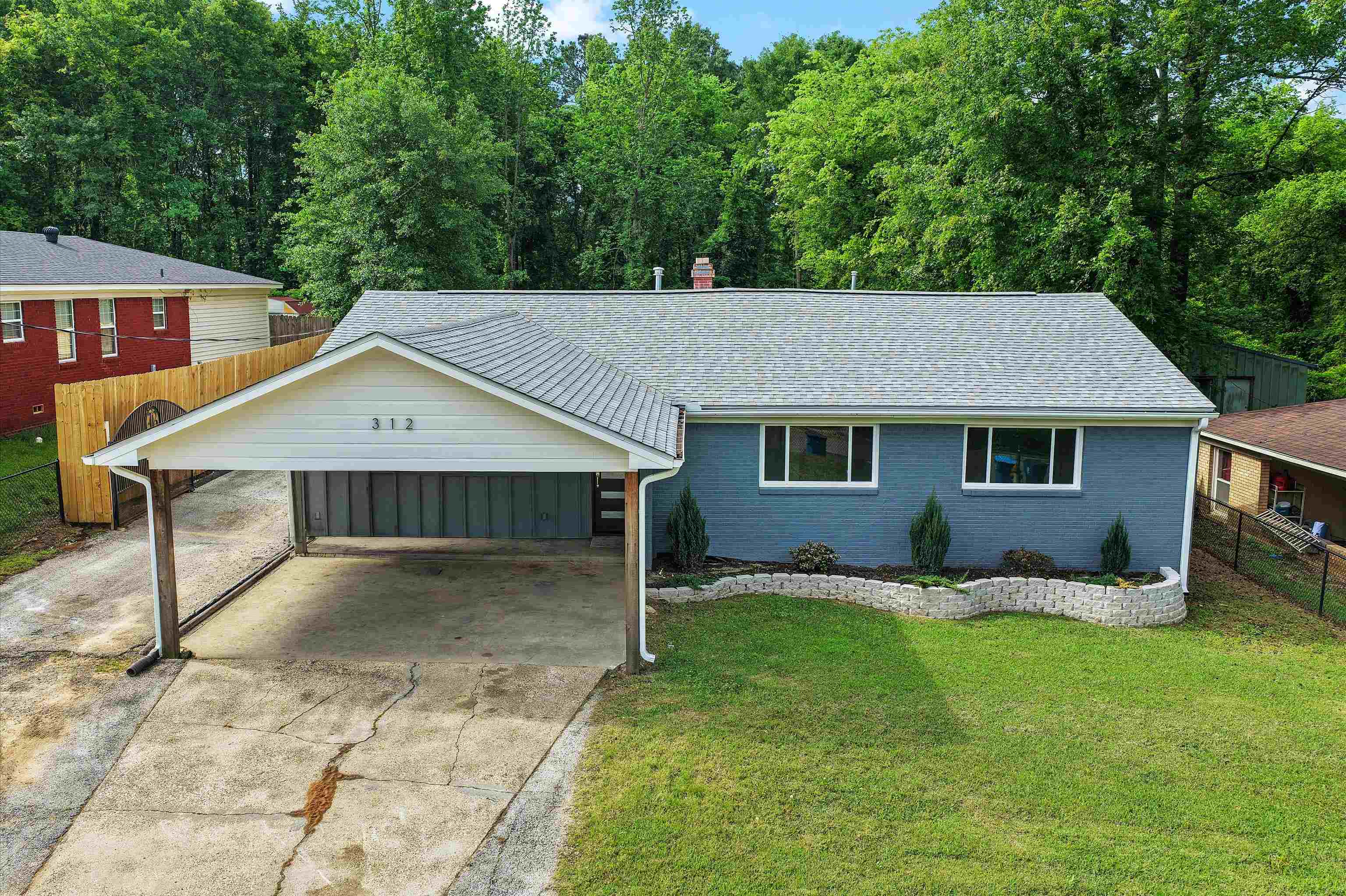 312 E Woodland Rd — photo