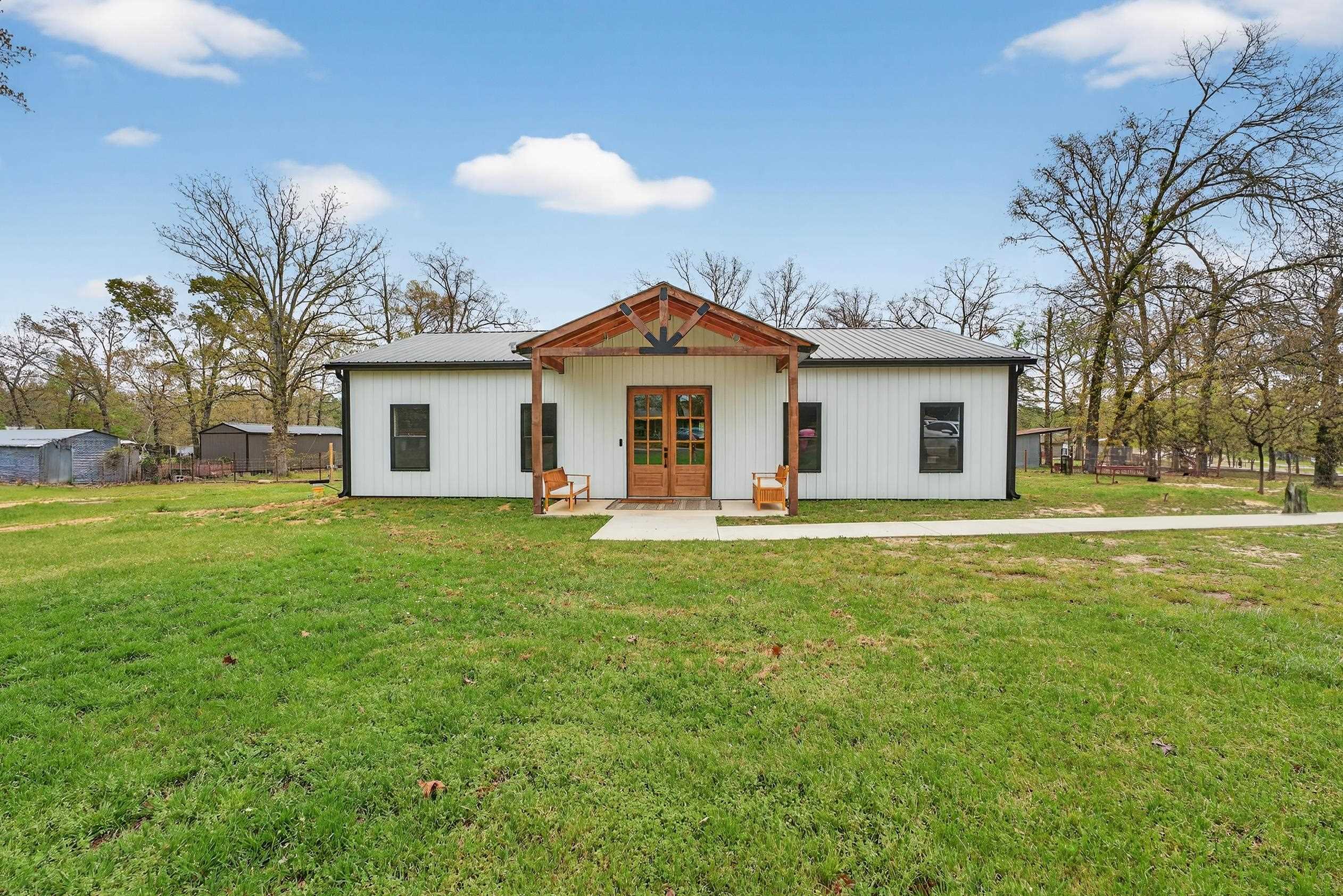 1075 First Road, Diana, TX 75640 — photo 2