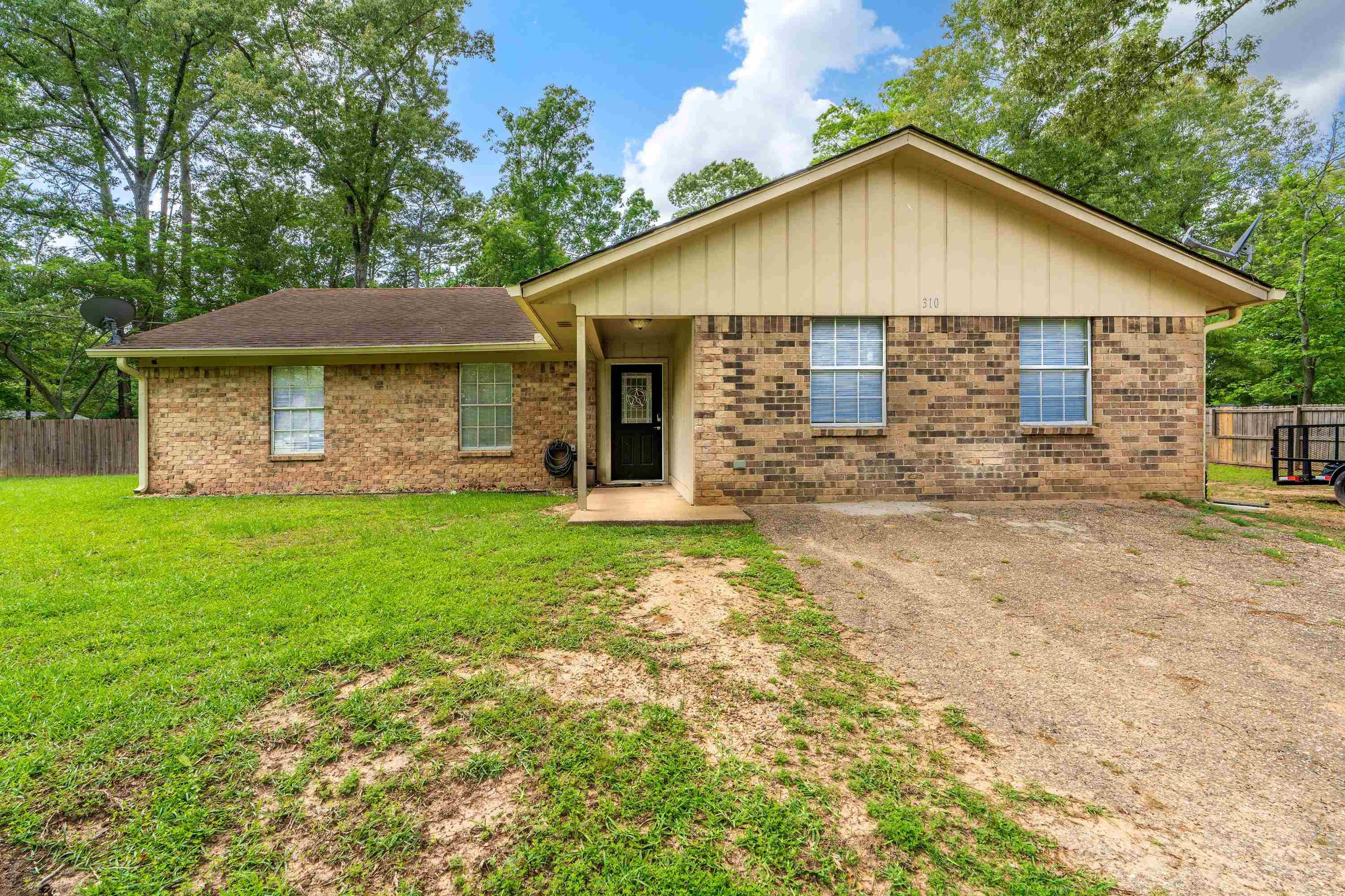 310 Pine Circle — photo