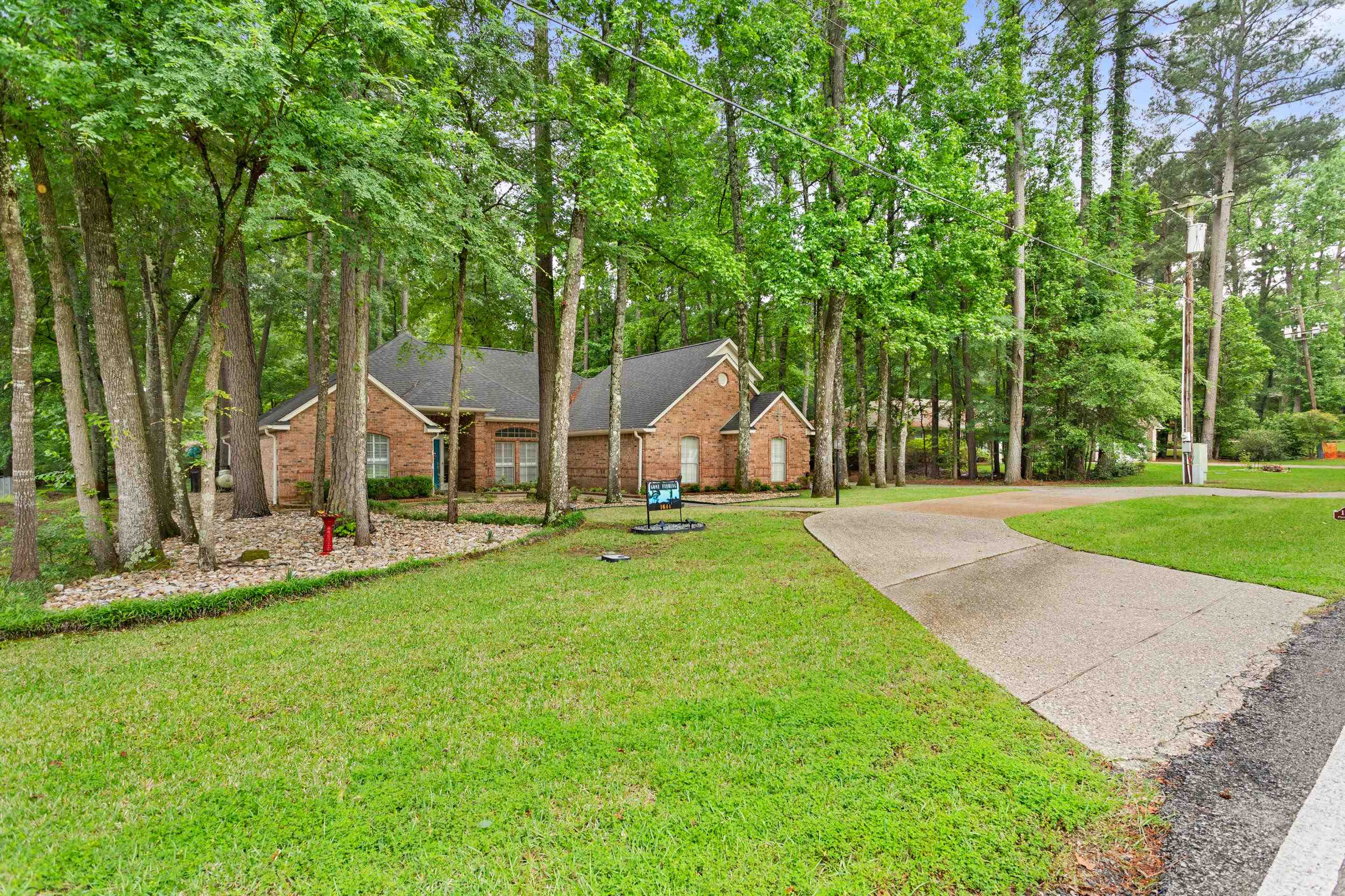1644 Pineview Lane — photo