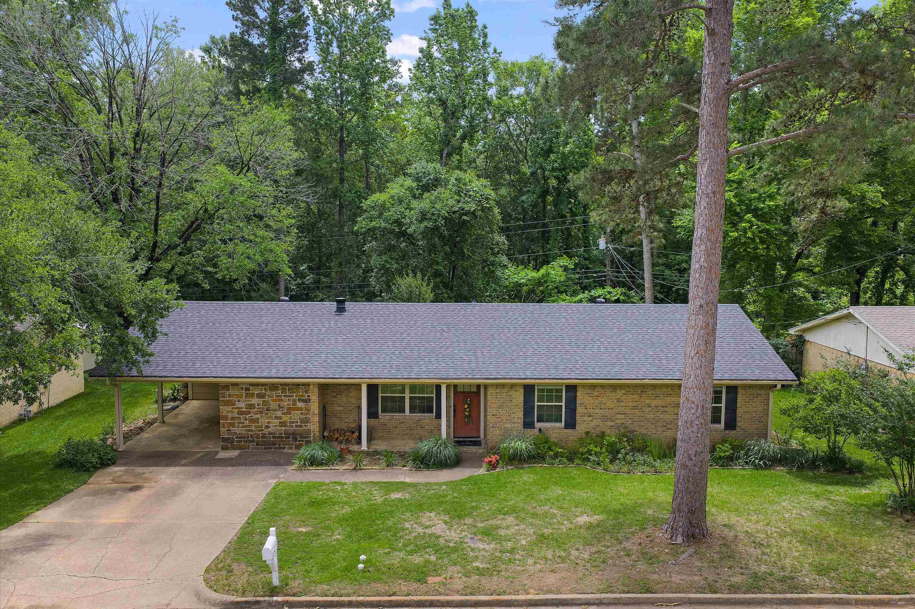 1513 Peterson Ln. — photo