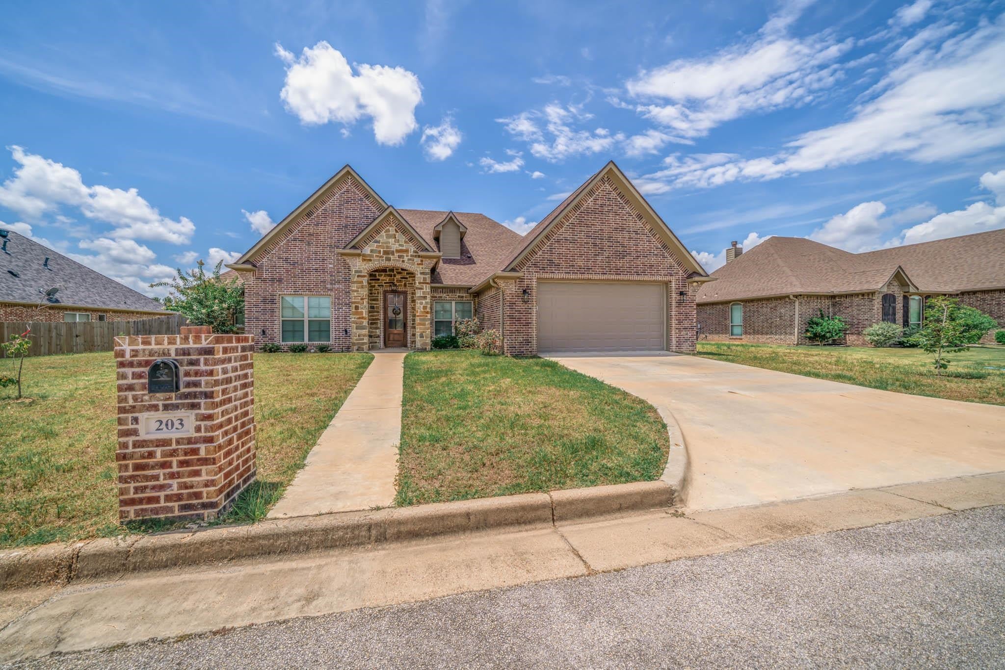 203 New Braunfels — photo