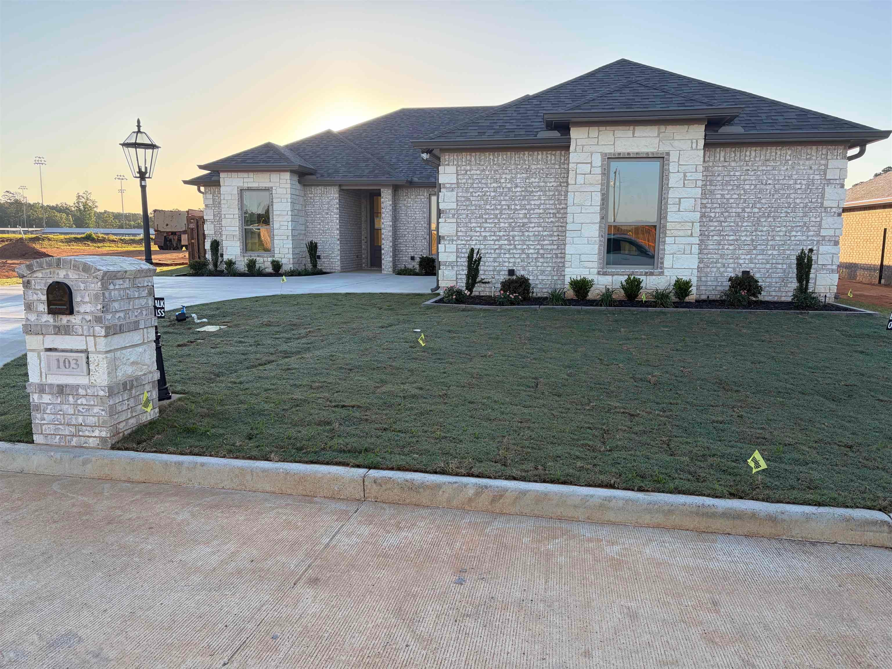 103 Moonlight Dr — photo