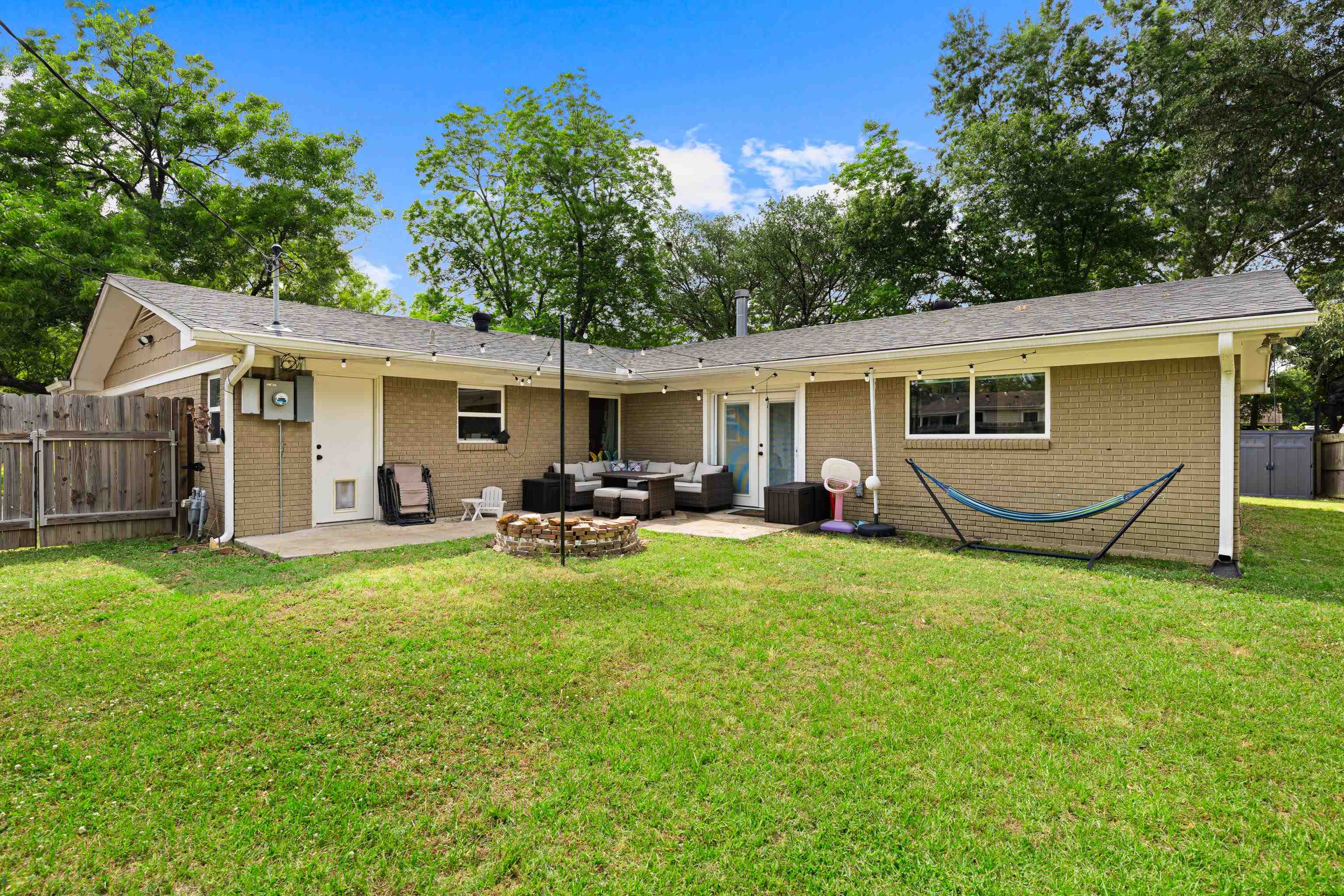 701 S White Oak Rd — photo