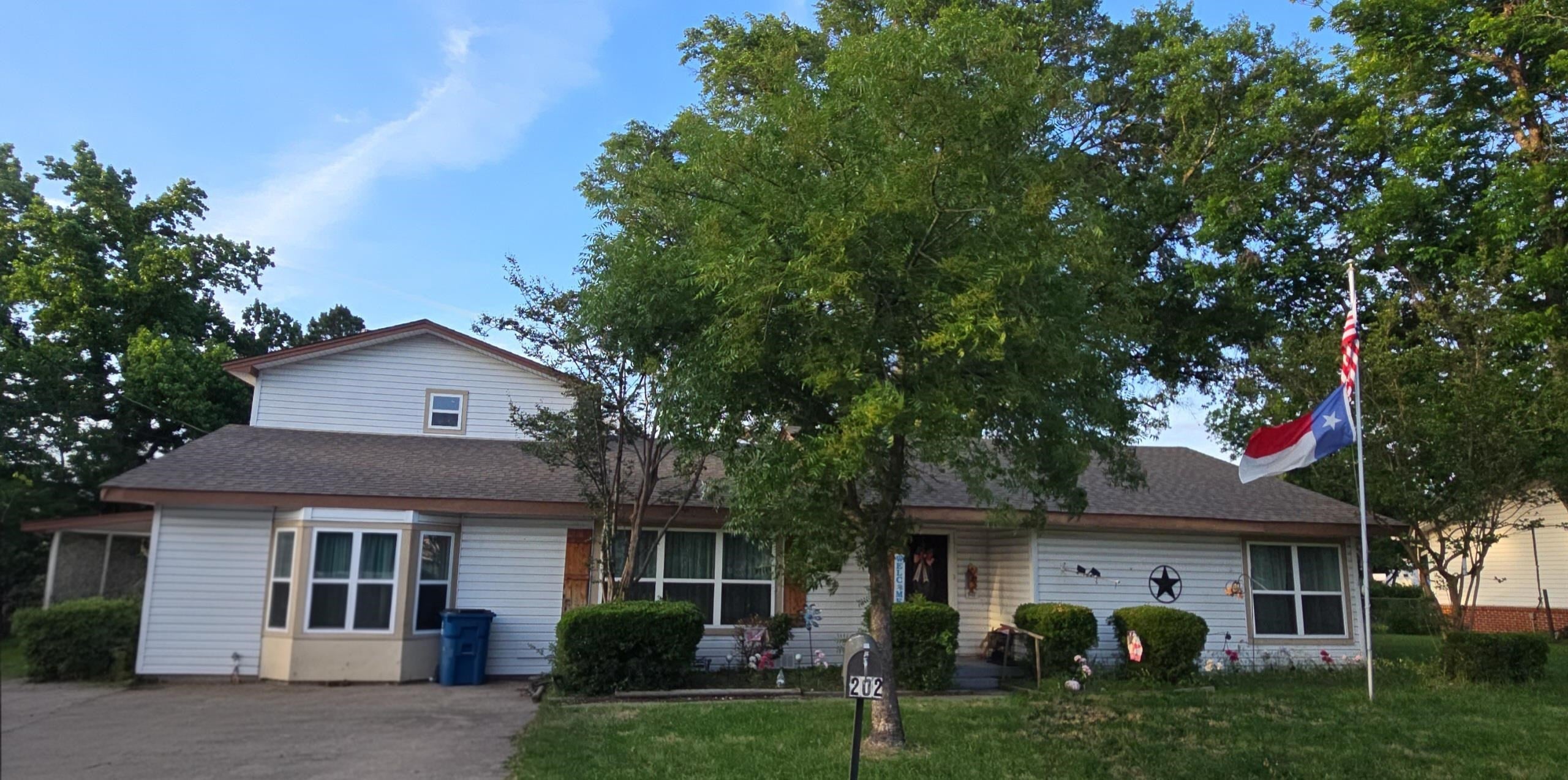 202 W Coke Rd — photo